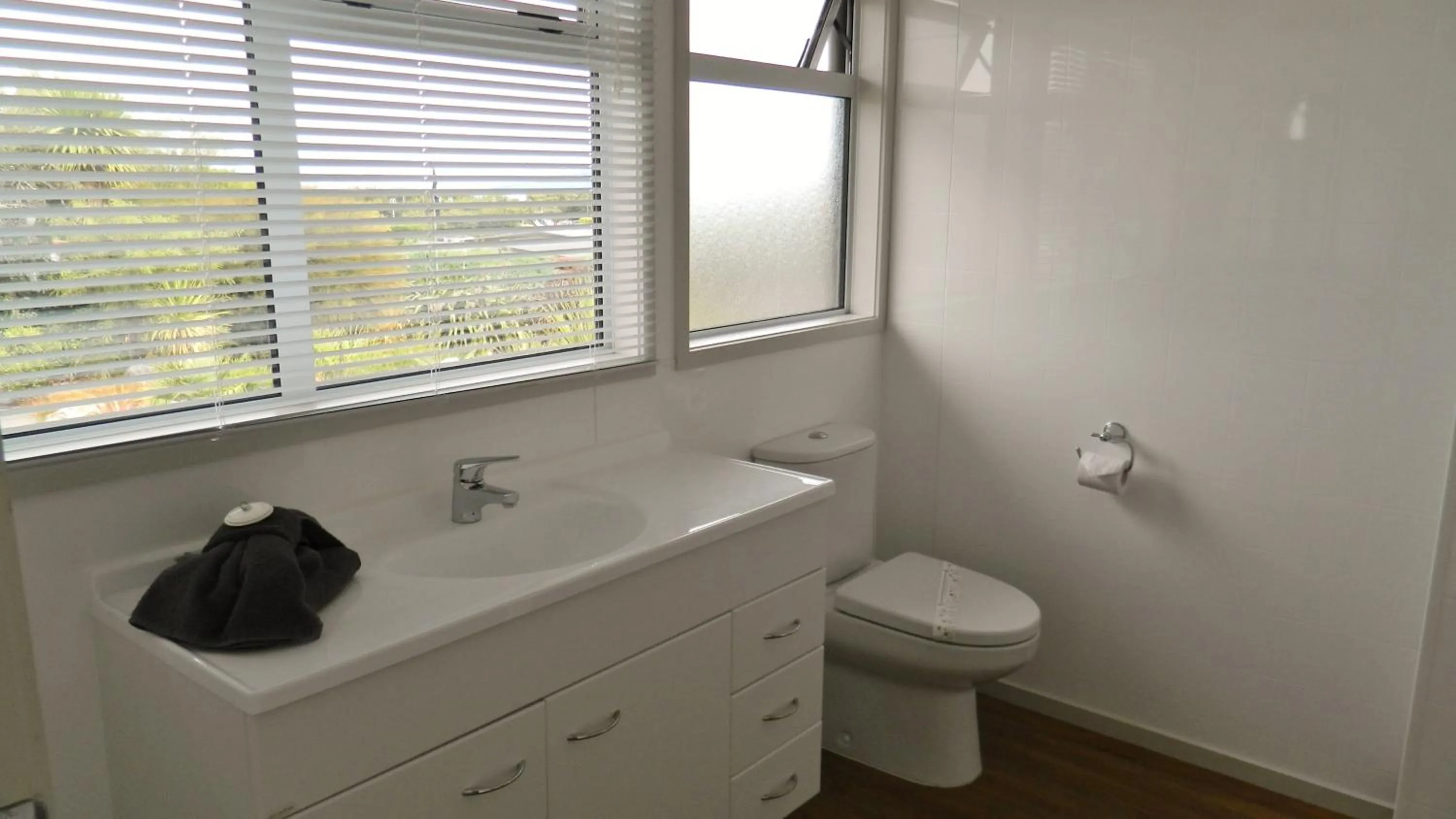 Shower in Taupo Debretts Spa Resort