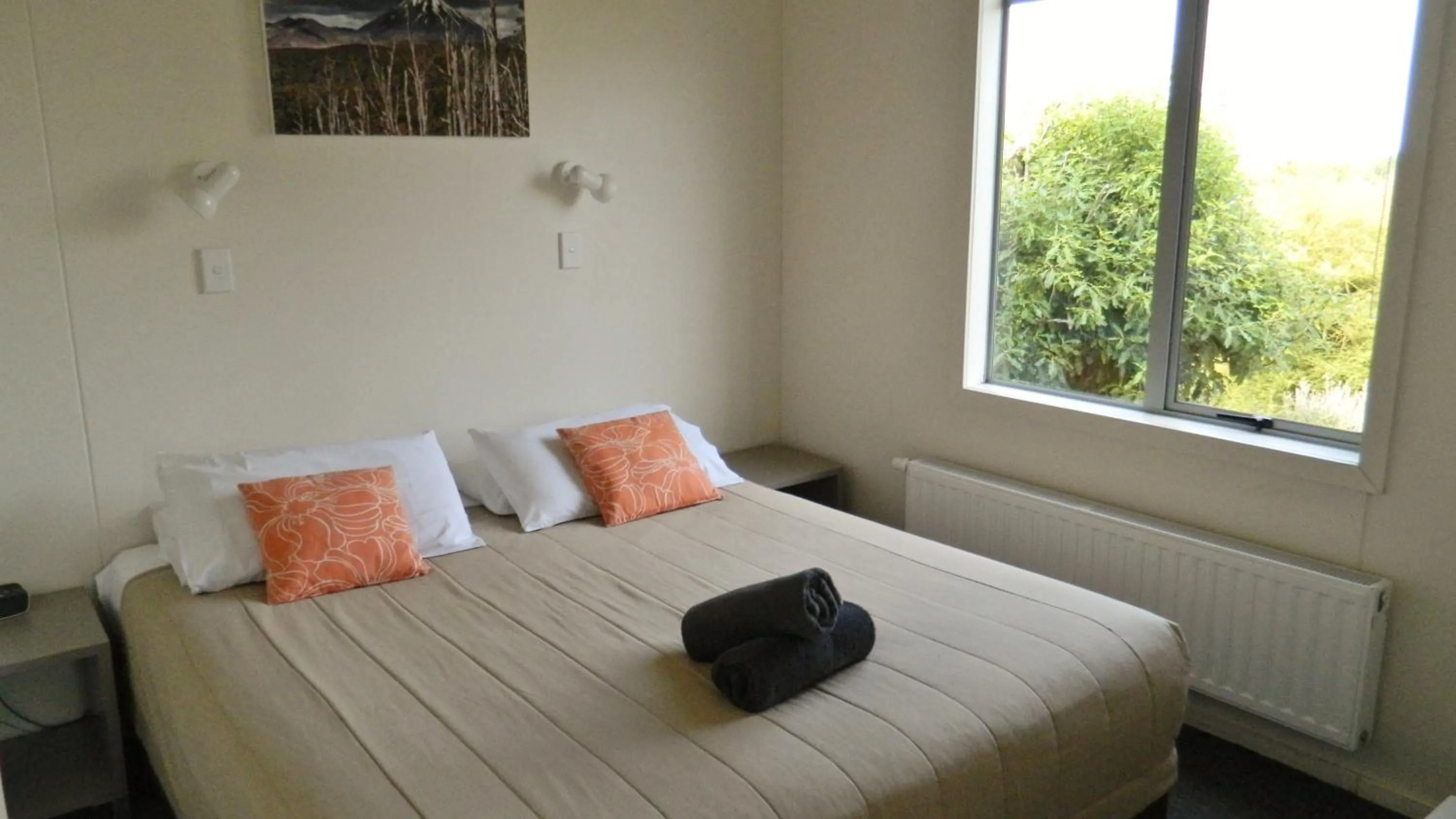 Bed in Taupo Debretts Spa Resort