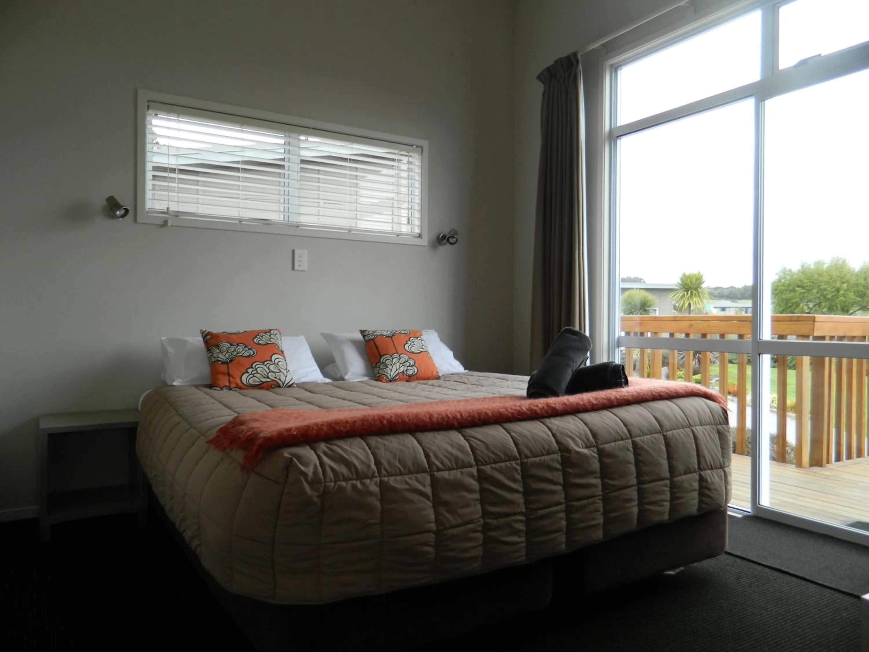 Bed in Taupo Debretts Spa Resort