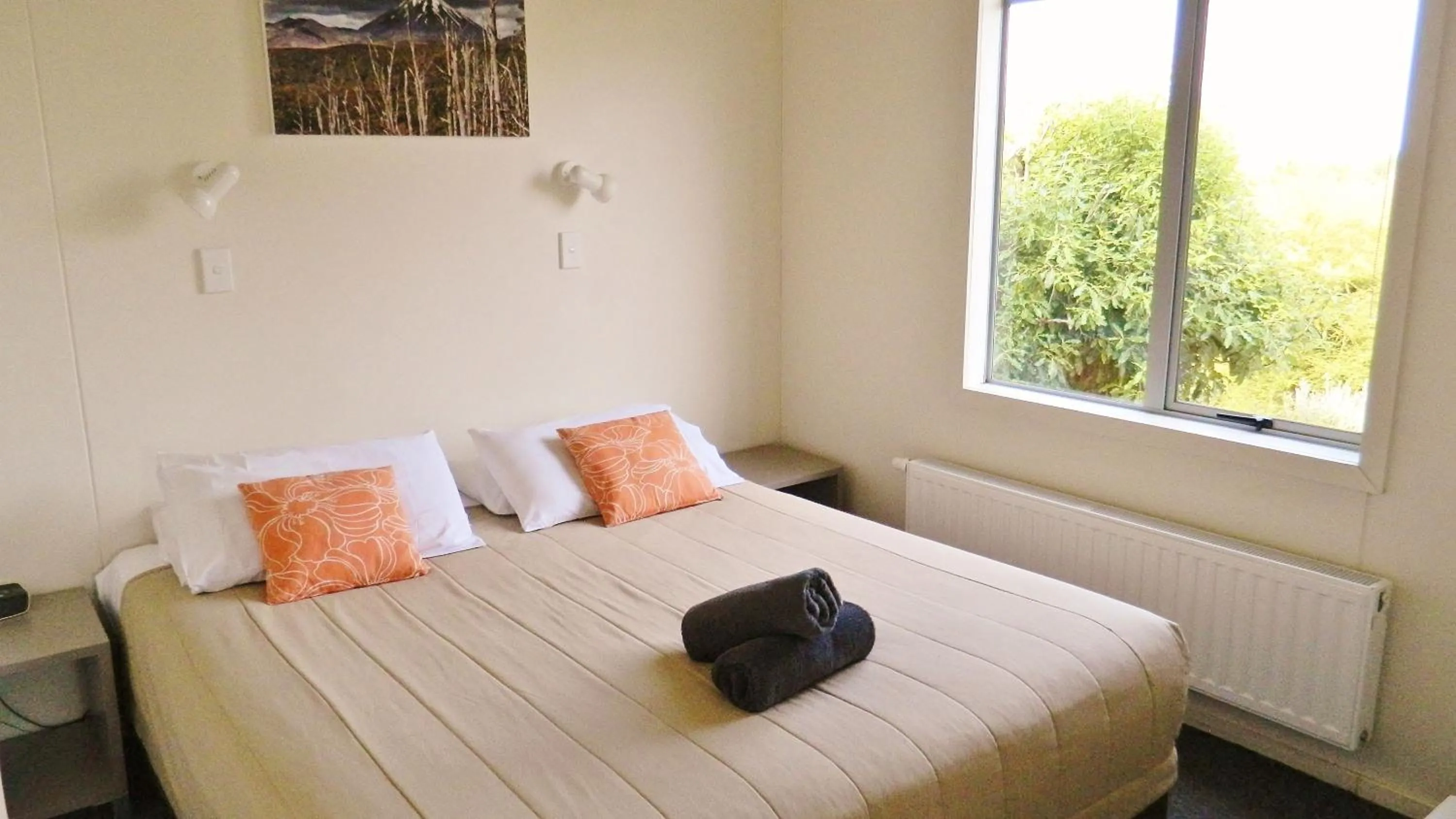 Bed in Taupo Debretts Spa Resort