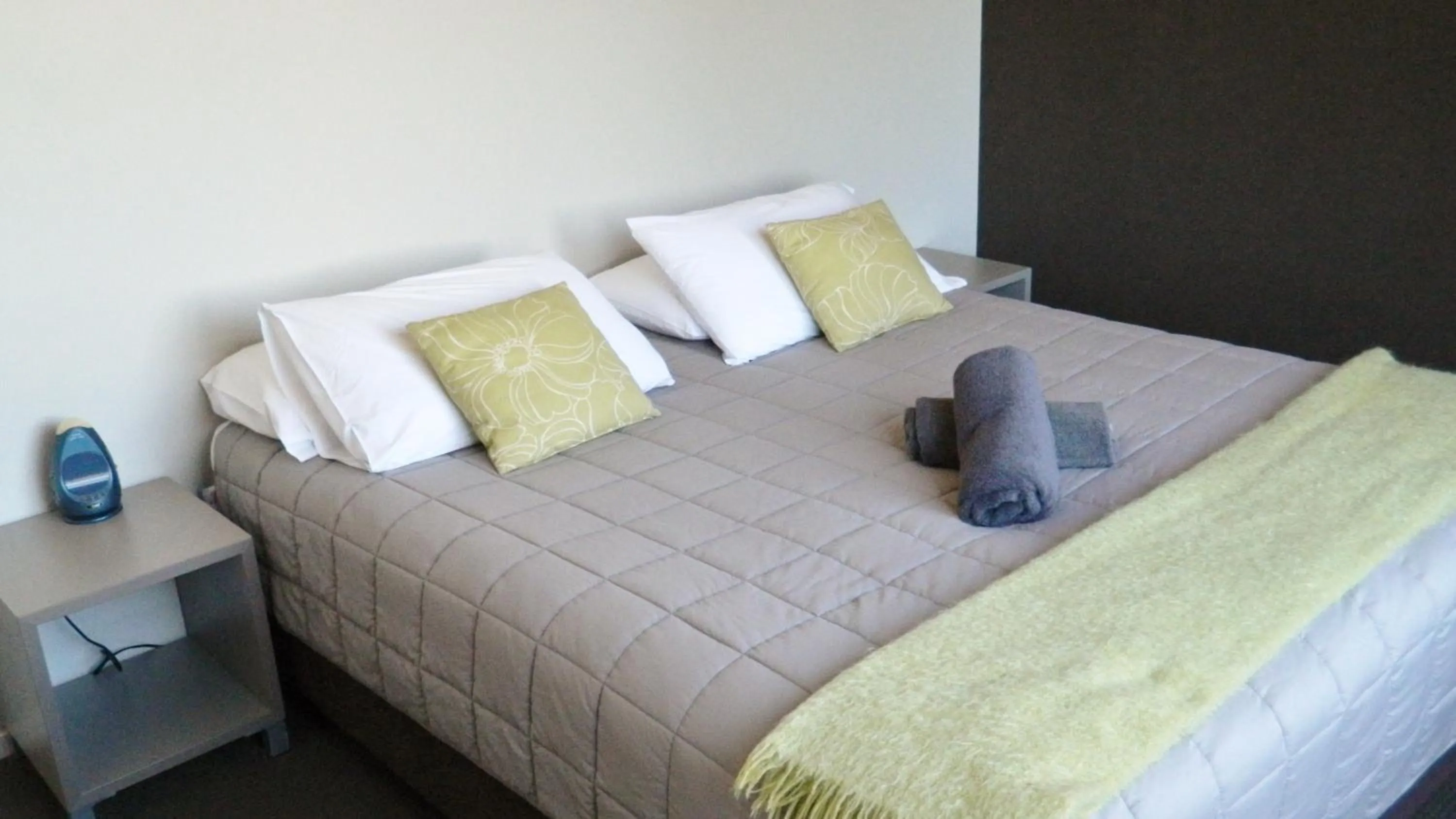 Bed in Taupo Debretts Spa Resort