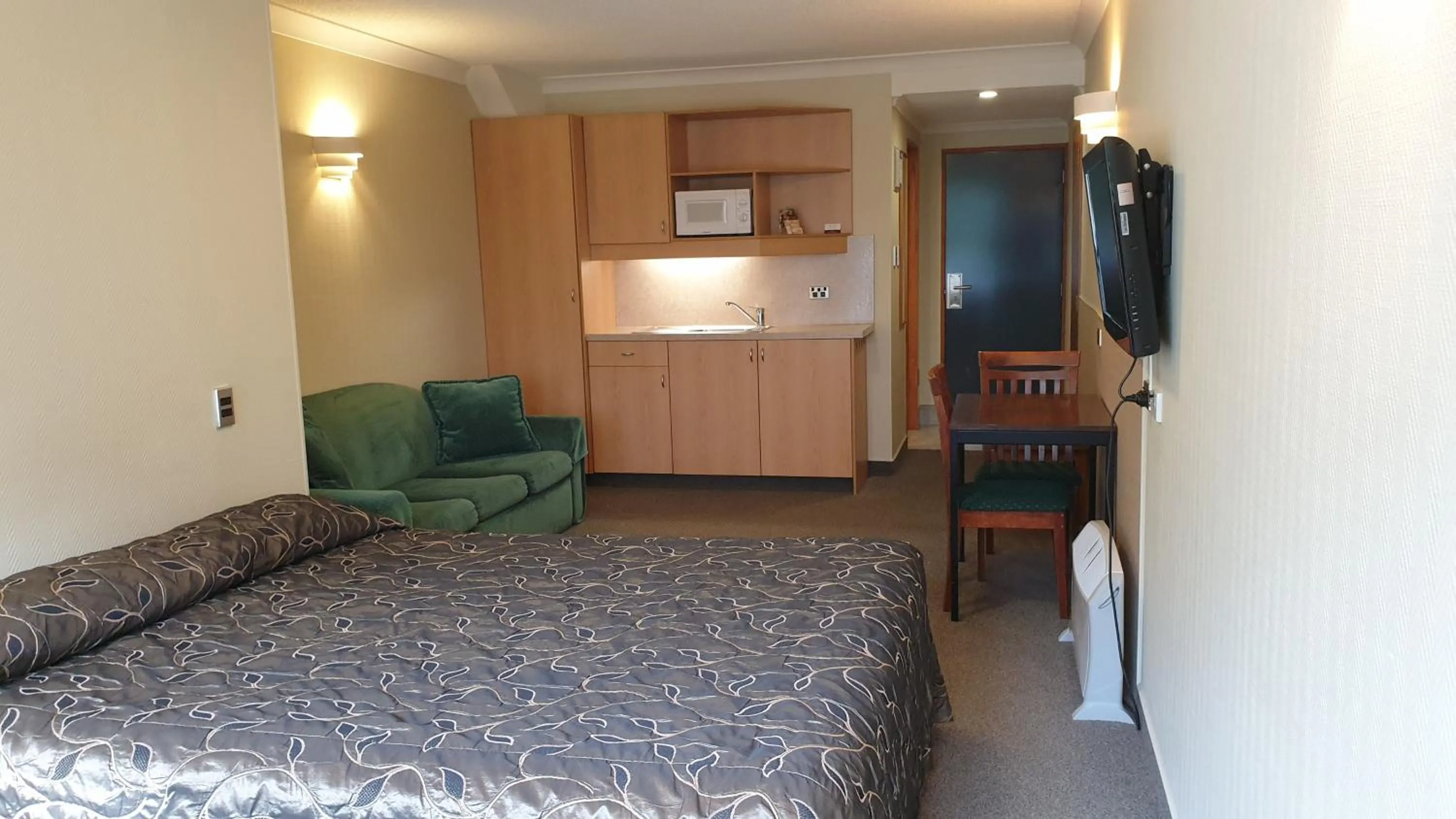 Photo of the whole room, Bed in 97 Motel Moray