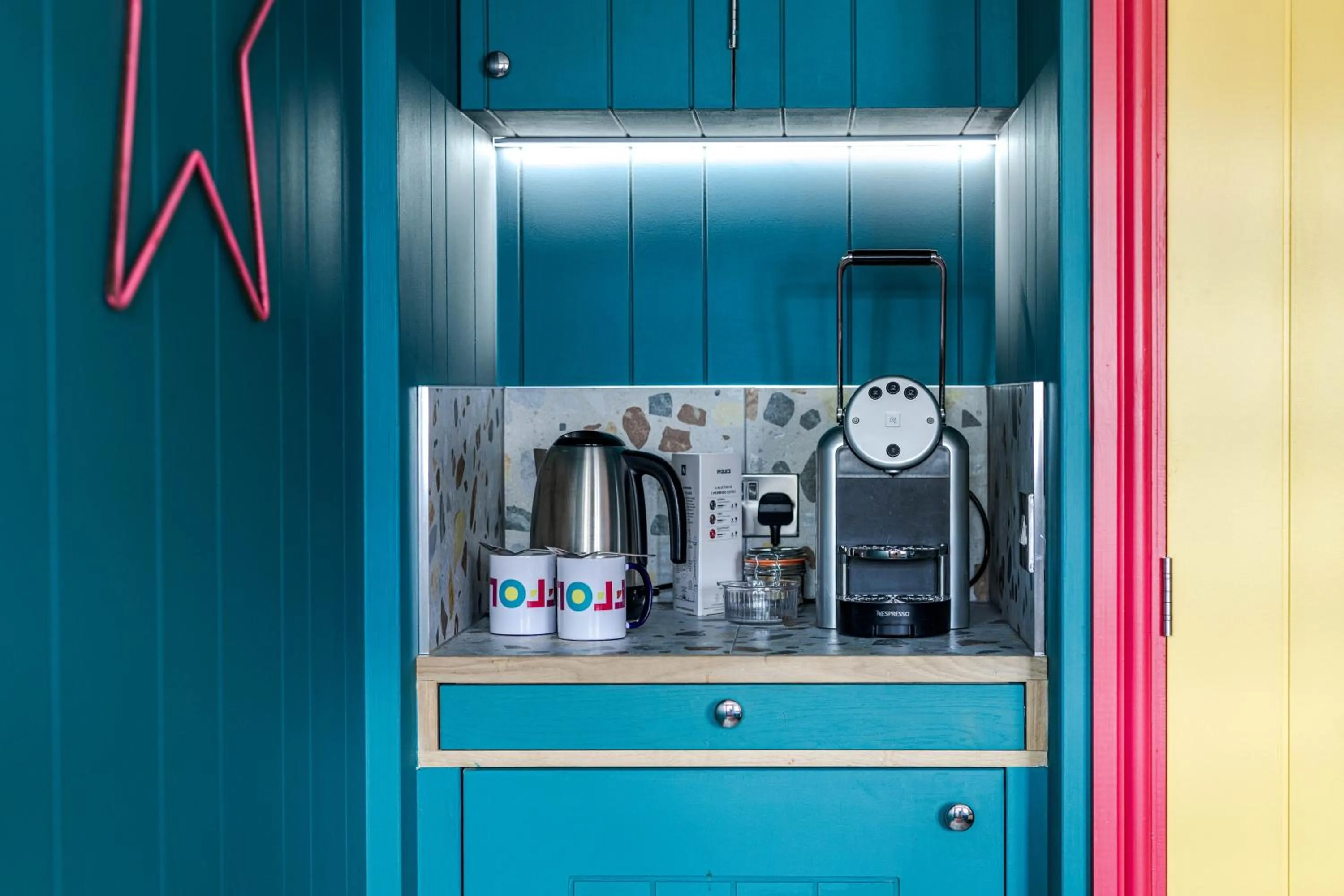 Coffee/tea facilities in Ffolkes