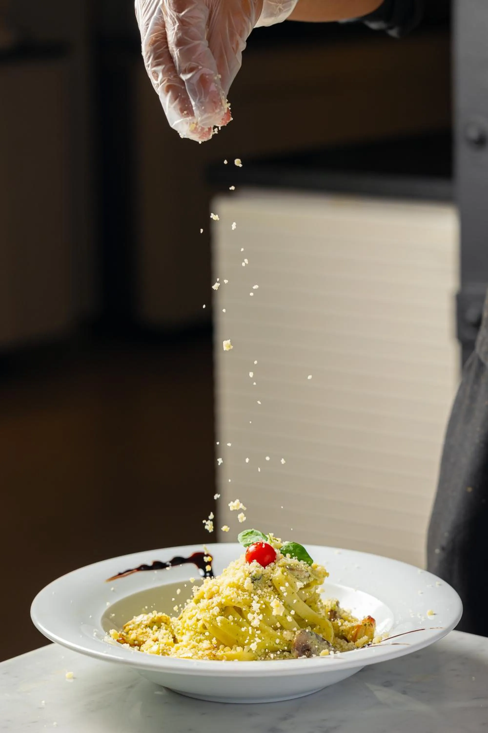 Restaurant/places to eat in Hotel Carlton