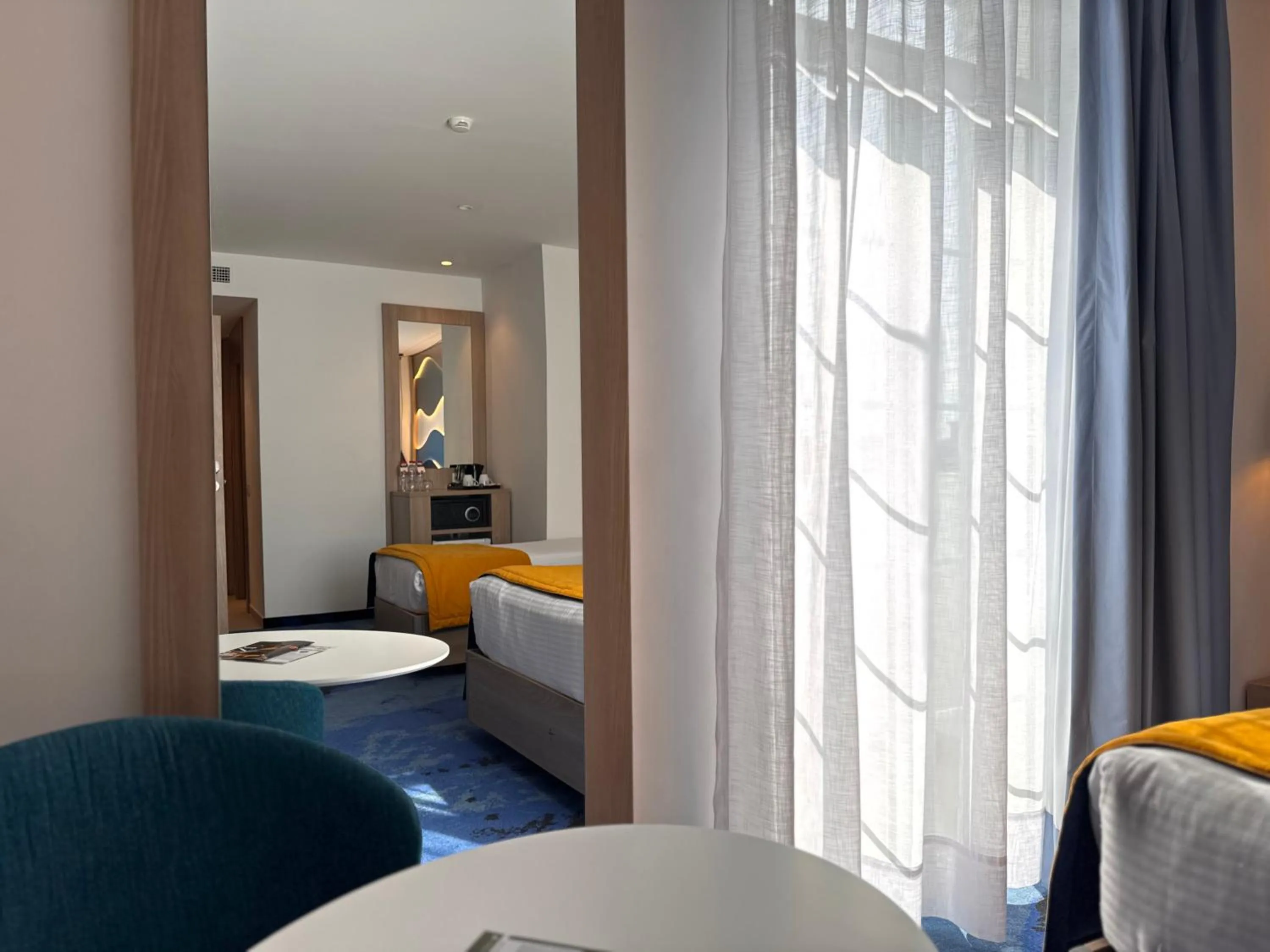 Photo of the whole room, Bed in Hotel Carlton