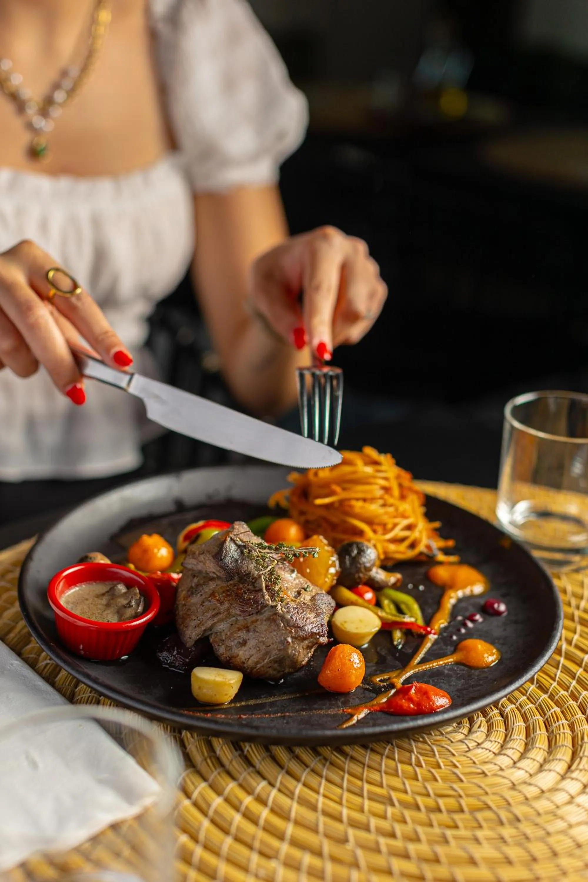 Restaurant/places to eat in Hotel Carlton