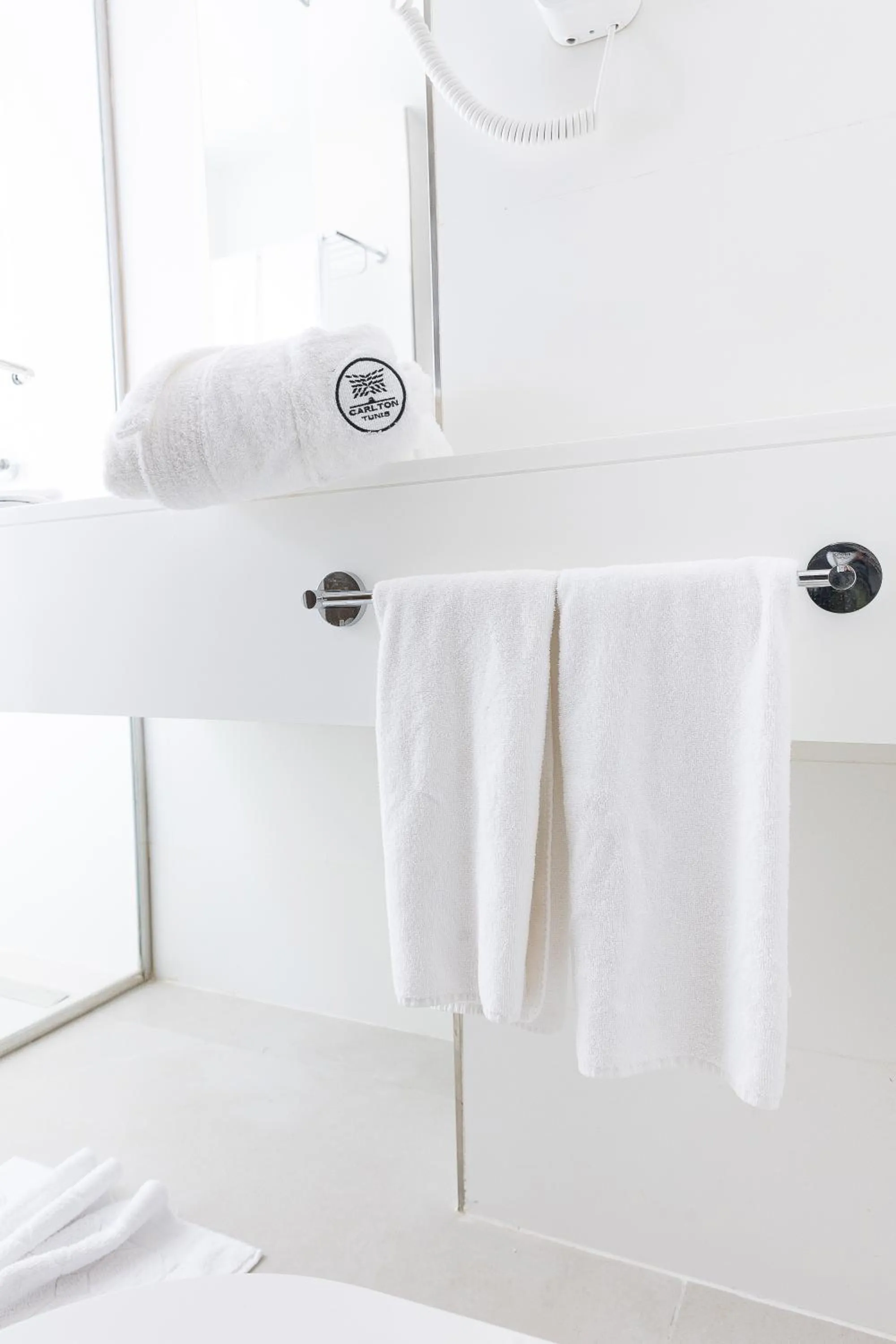 Bathroom, Bed in Hotel Carlton