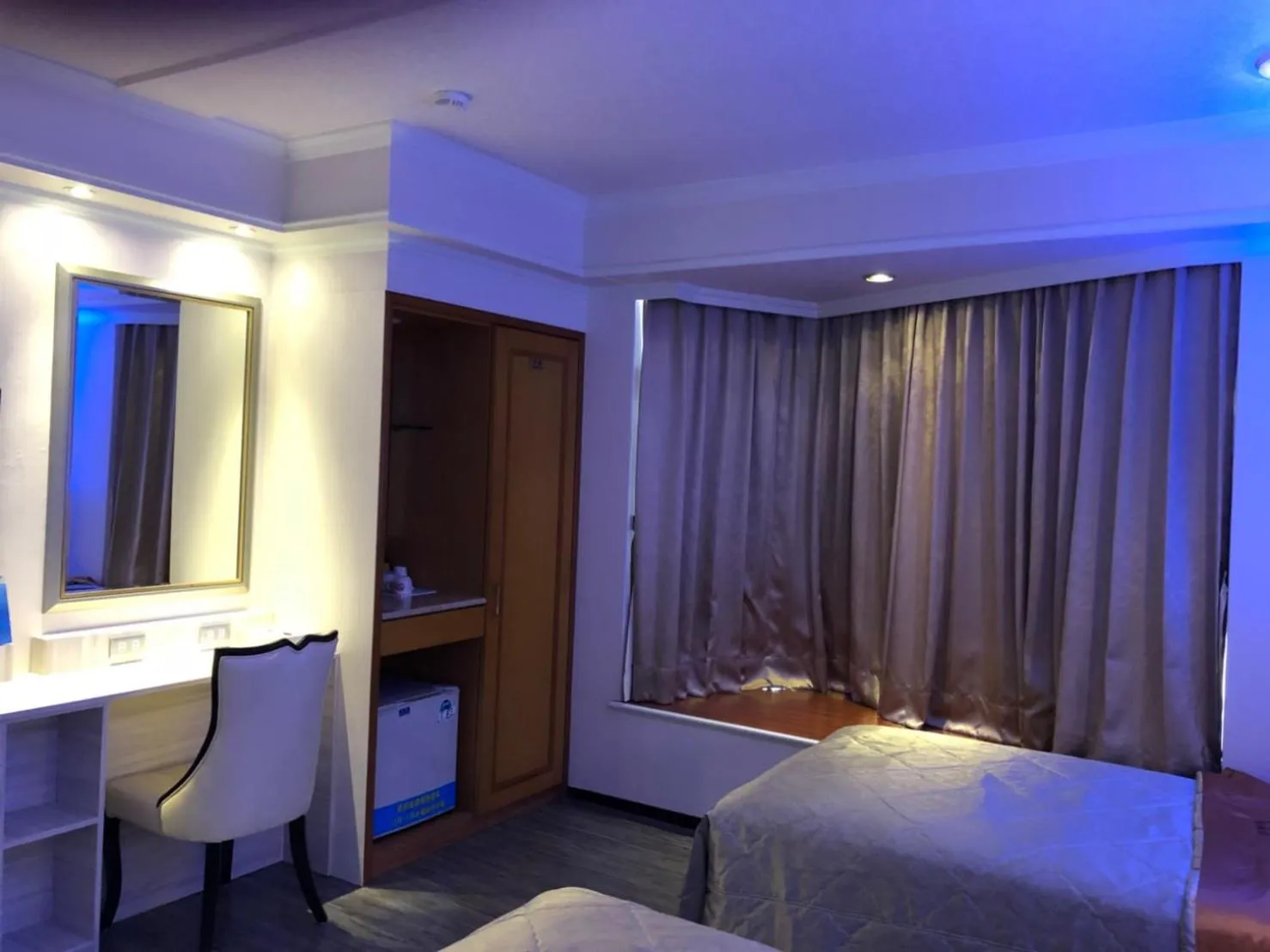 Bed in Beverly Commercial Motel