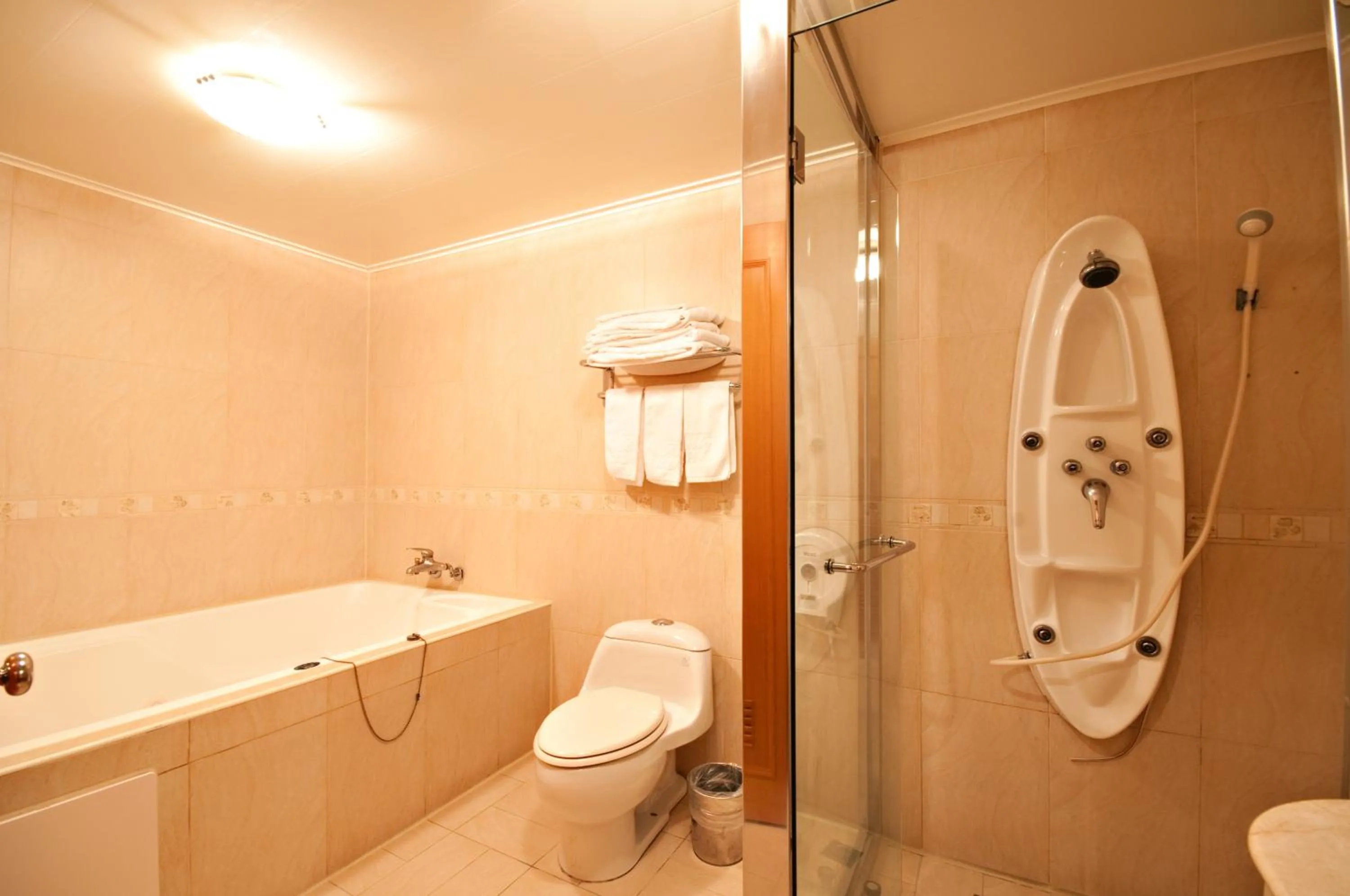 Beverly Commercial Motel