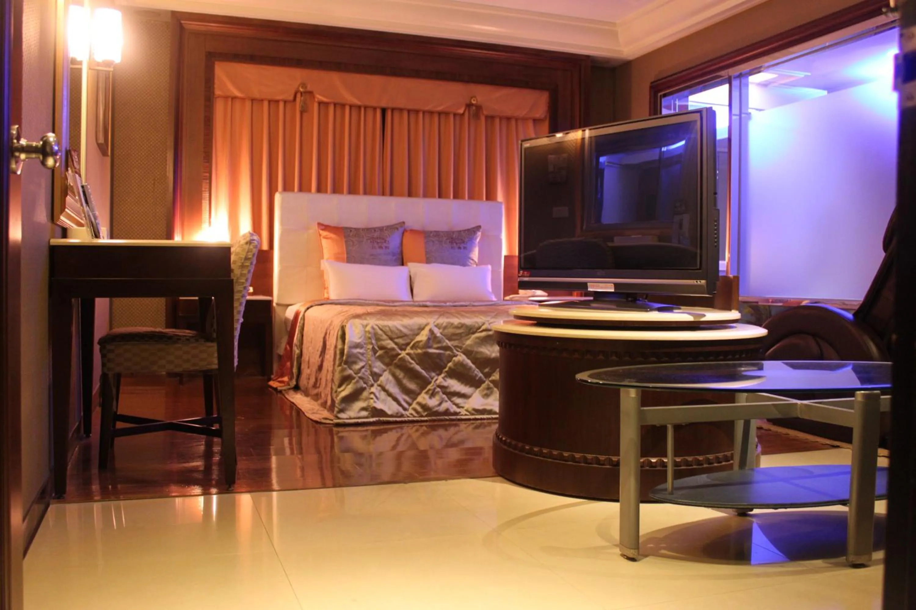 Bed in Beverly Commercial Motel