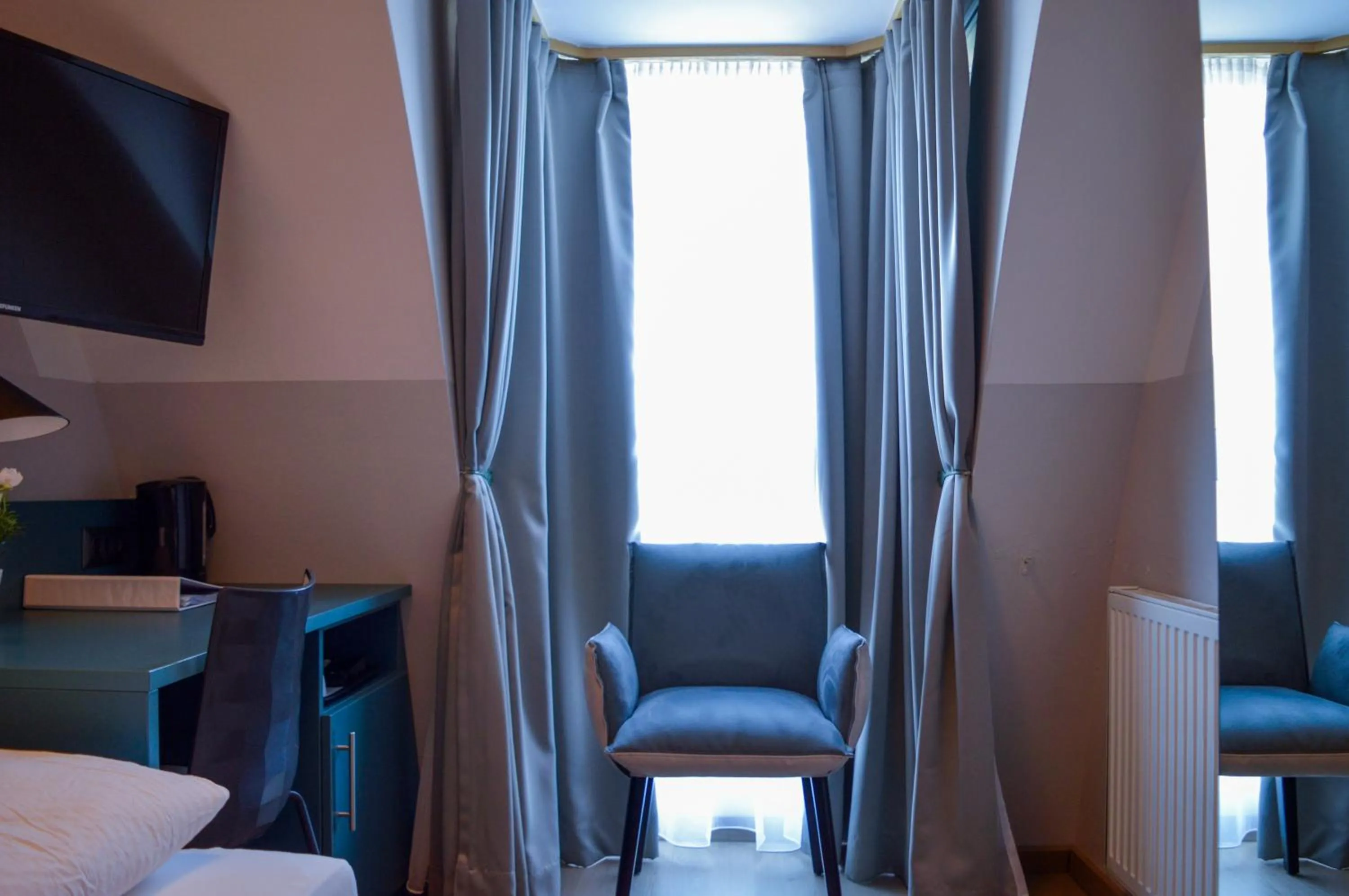 TV and multimedia, Bed in Pension Elisabeth - Rooms & Apartments