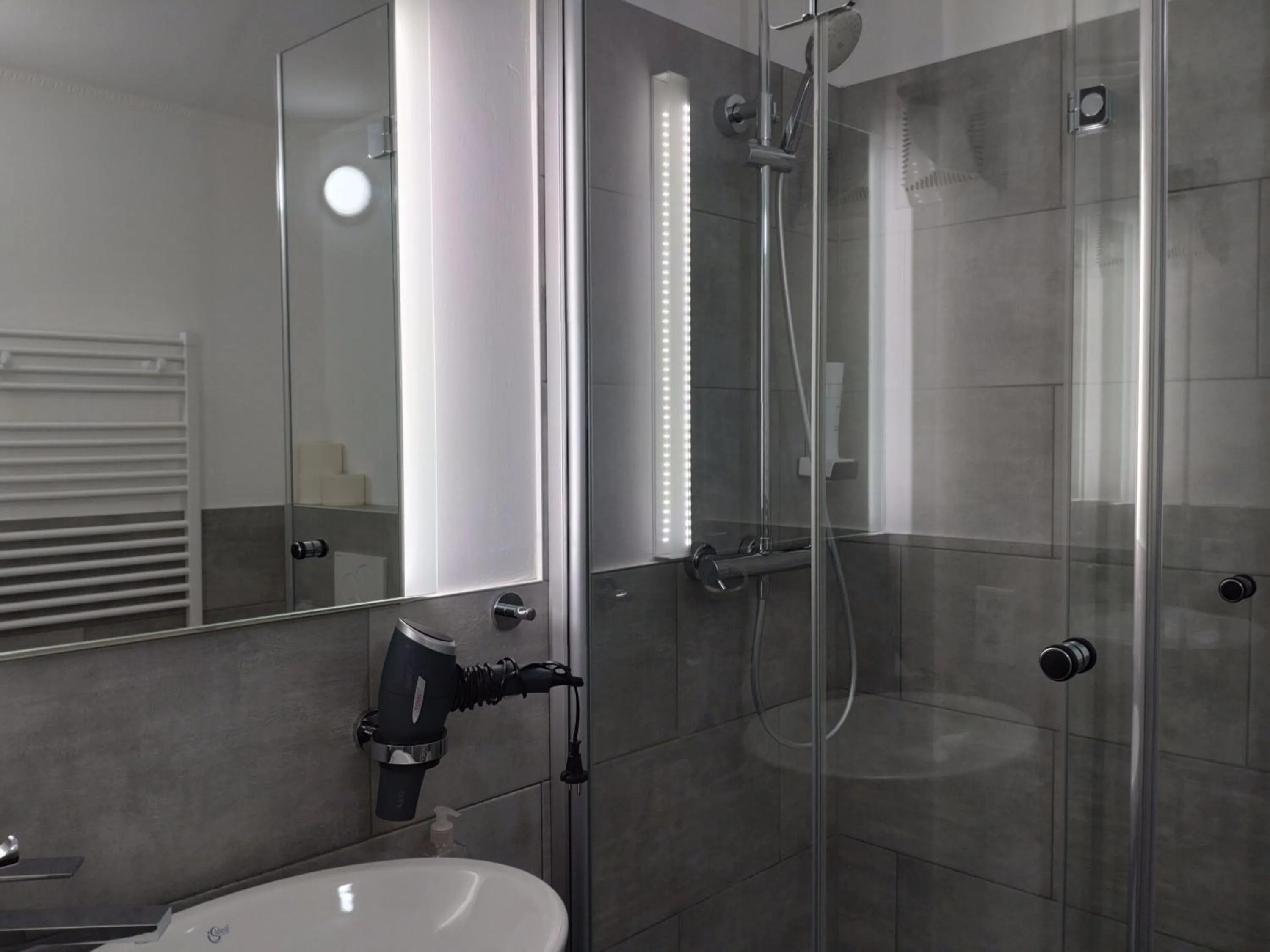 Bathroom in Pension Elisabeth - Rooms & Apartments