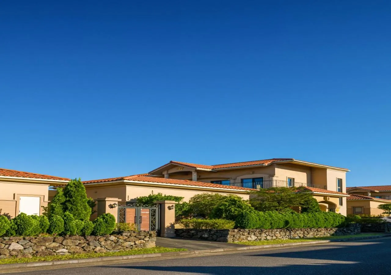 Camphortree Hotel and Resort