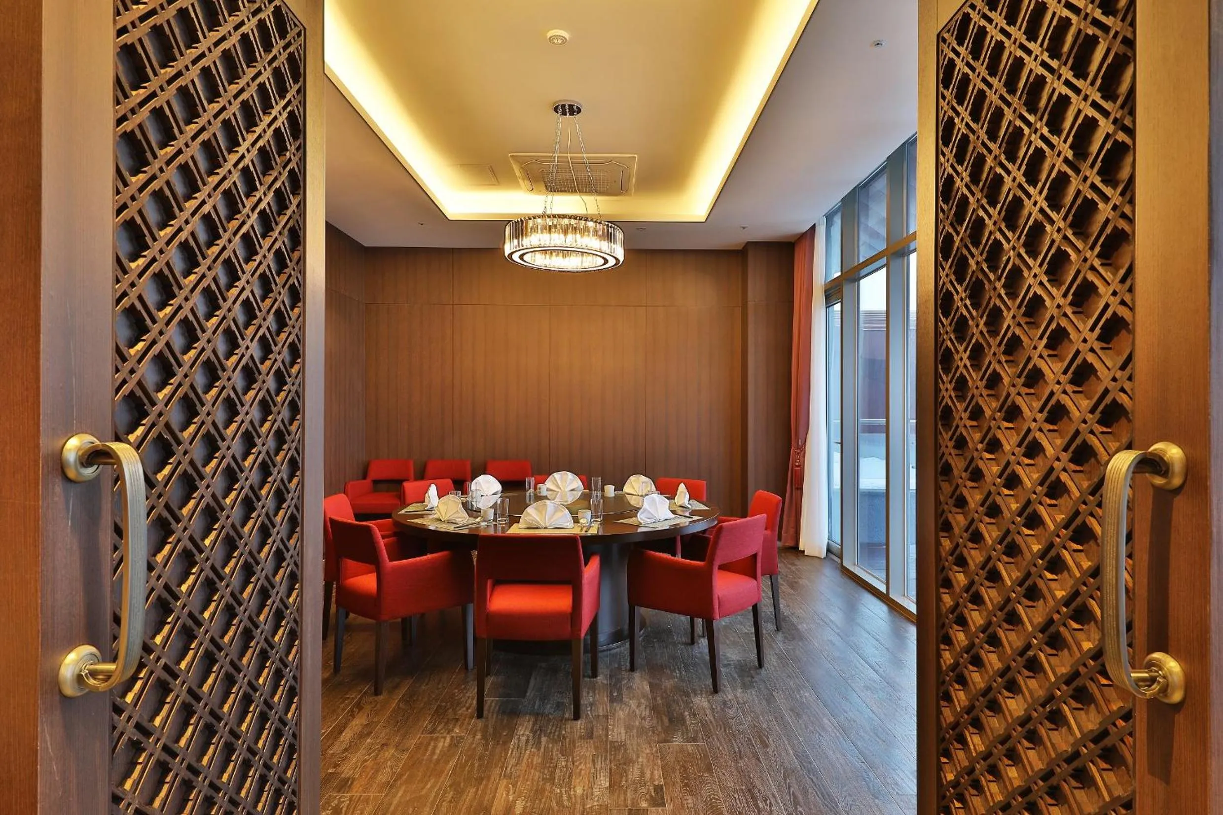 Restaurant/places to eat in Camphortree Hotel and Resort