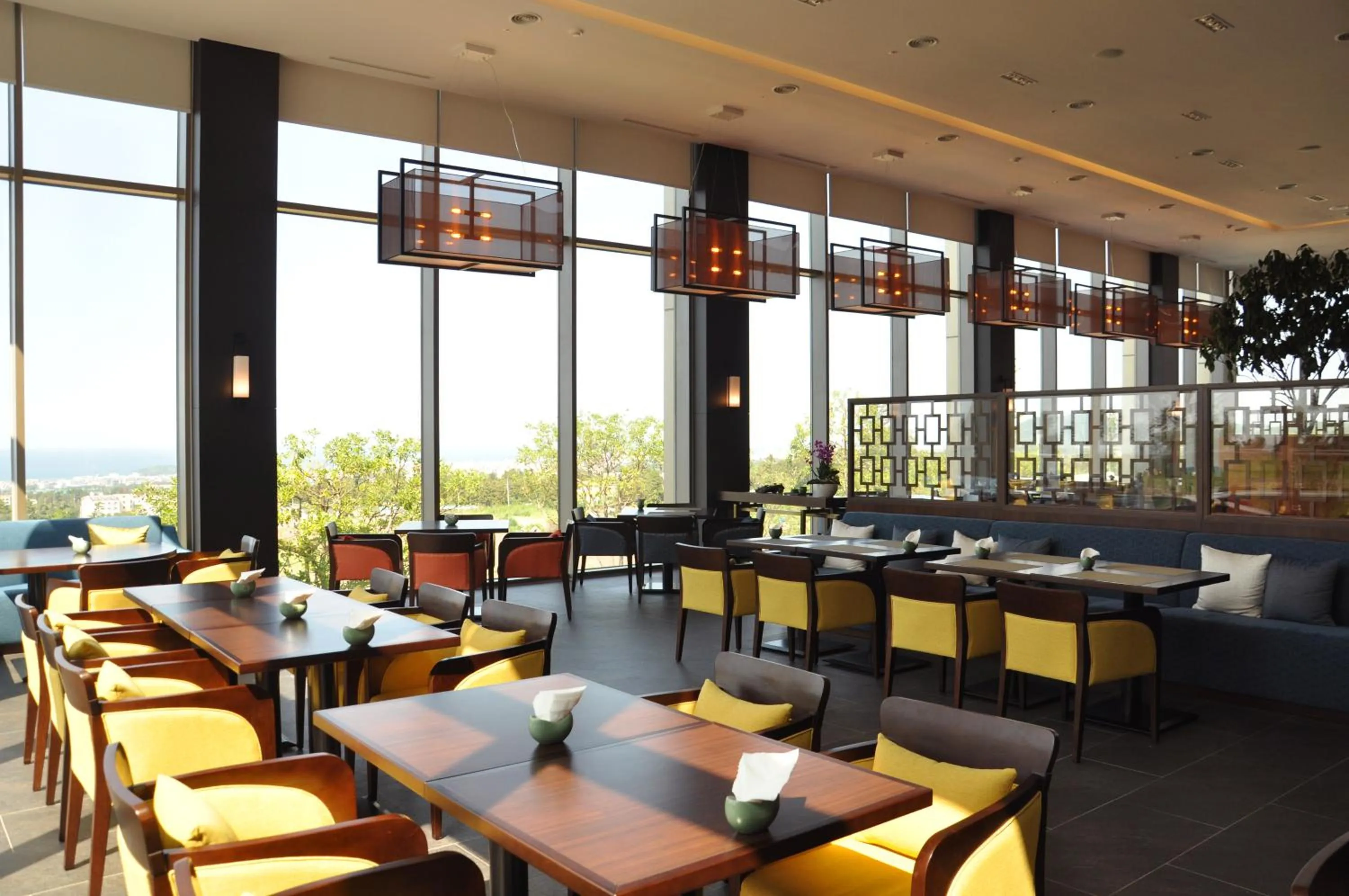 Restaurant/places to eat in Camphortree Hotel and Resort