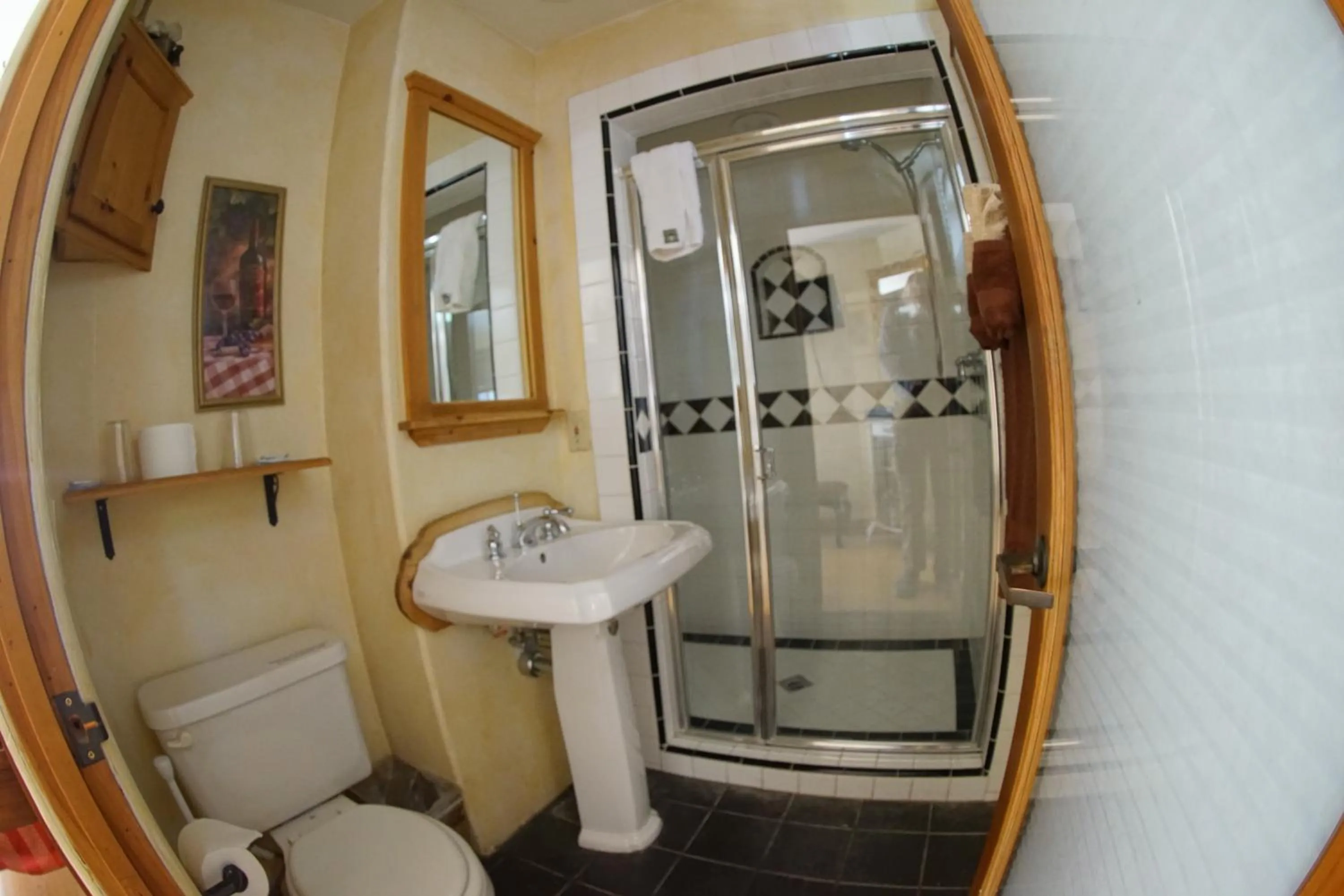 Bathroom in FLEUR DE LAC EUROPERAN INn