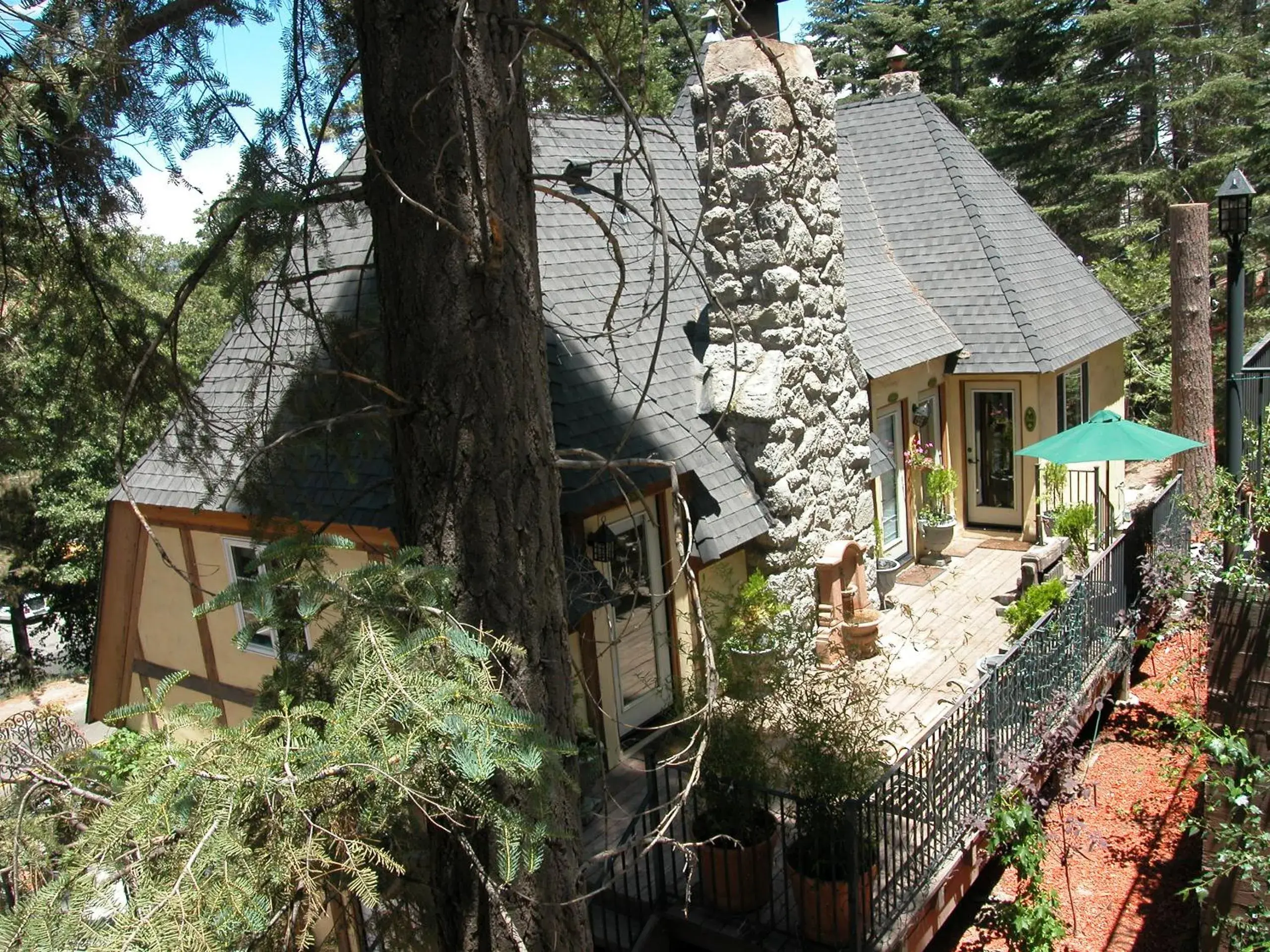 Fleurdelac in FLEUR DE LAC EUROPERAN INn Fleurdelac in FLEUR DE LAC EUROPERAN INn