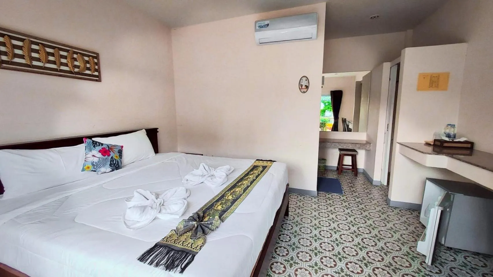 Bed in Baanloksouylokchay