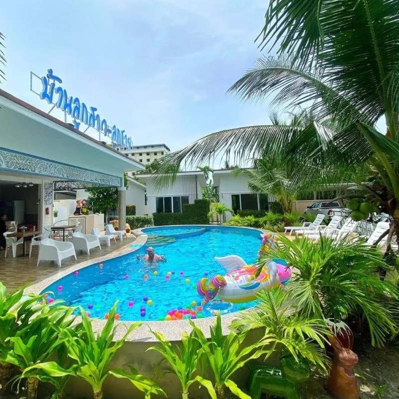 Swimming pool in Baanloksouylokchay