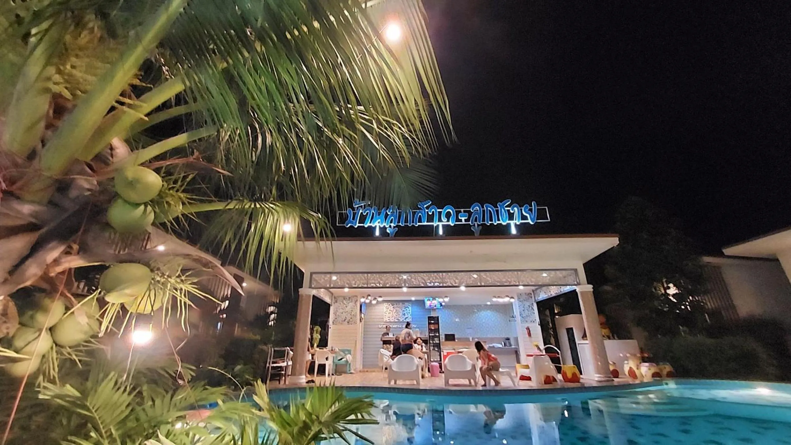 Swimming pool in Baanloksouylokchay