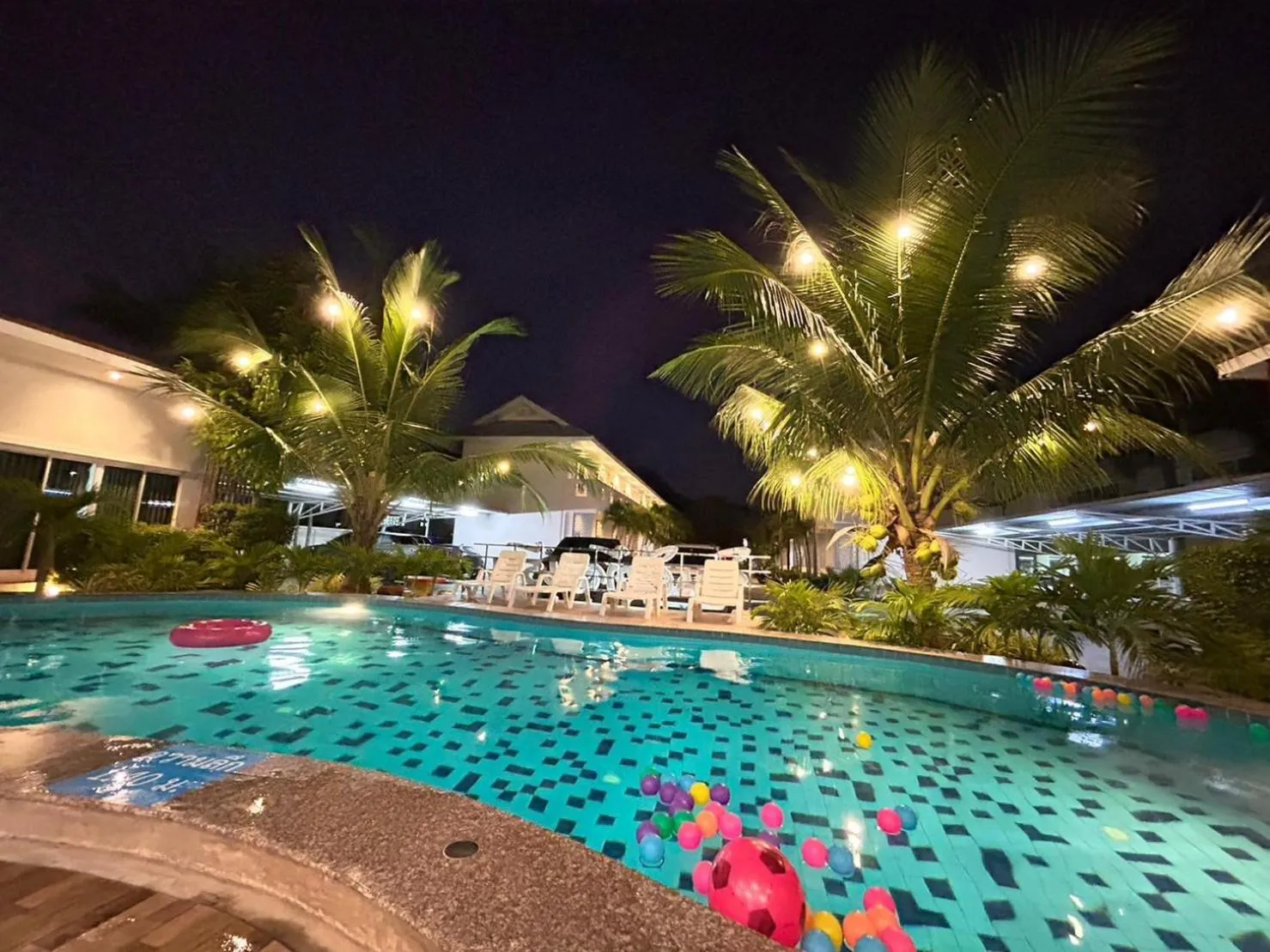 Swimming pool in Baanloksouylokchay