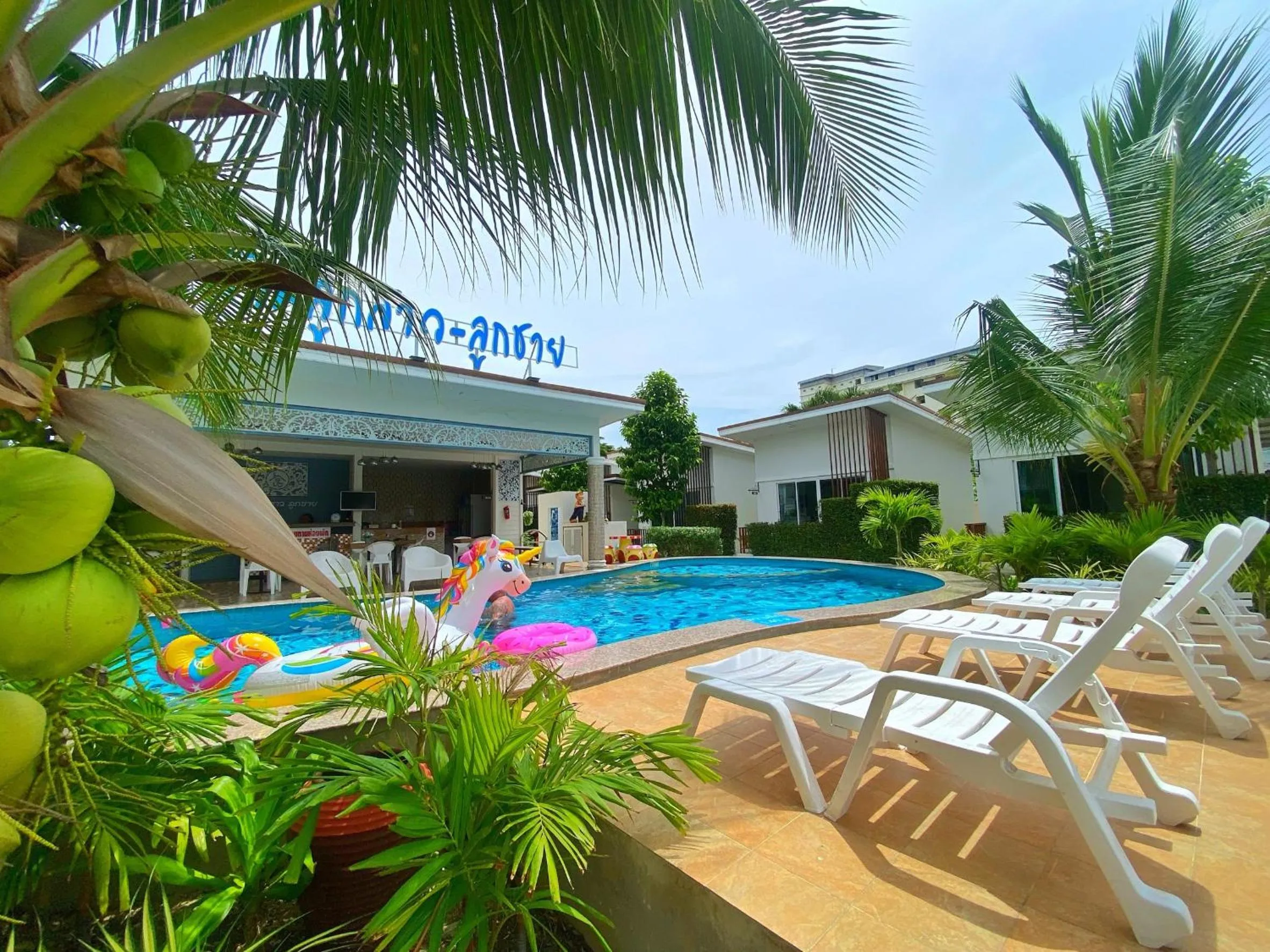 Swimming pool in Baanloksouylokchay