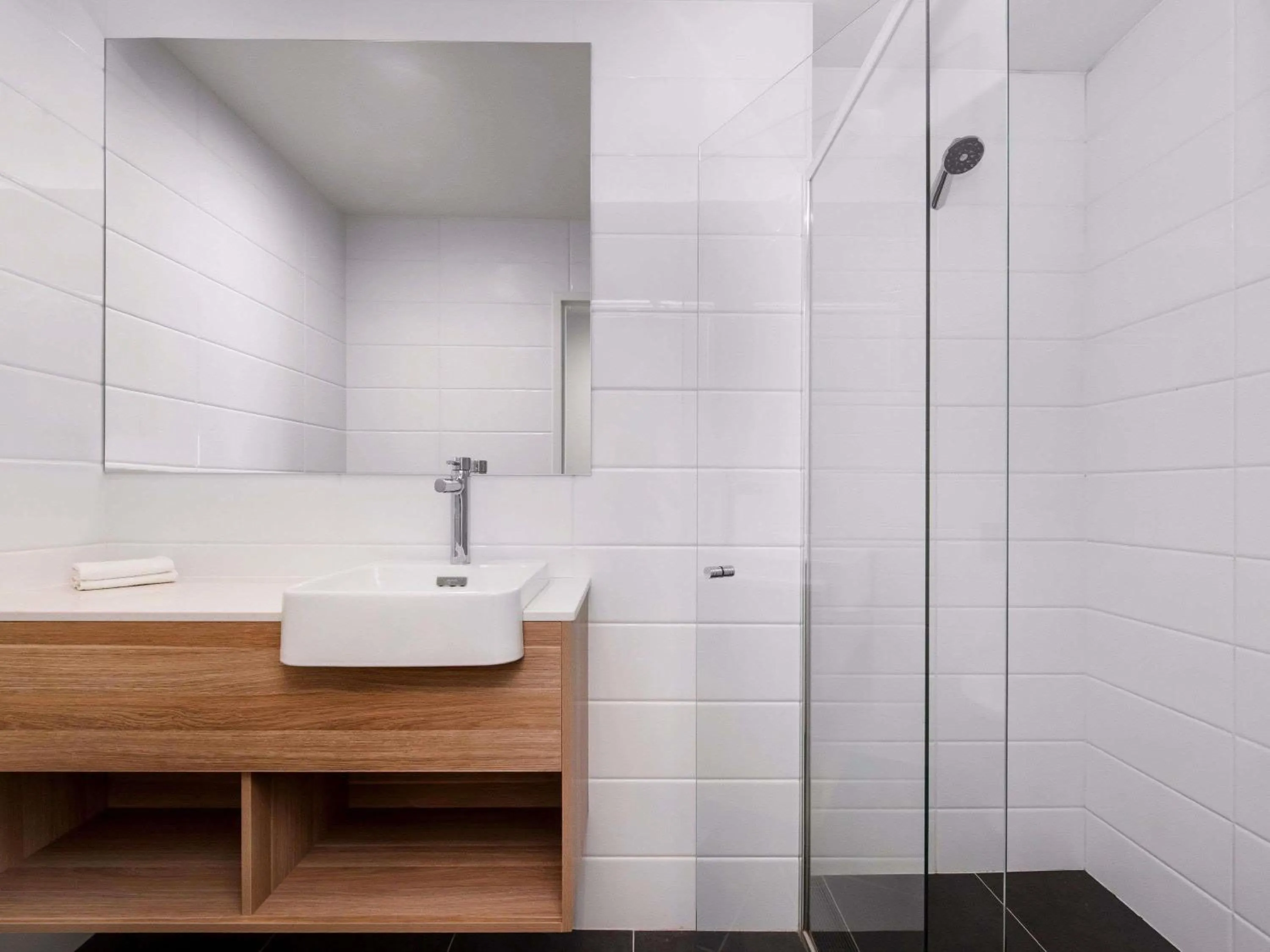 Bedroom in Mantra MacArthur Hotel