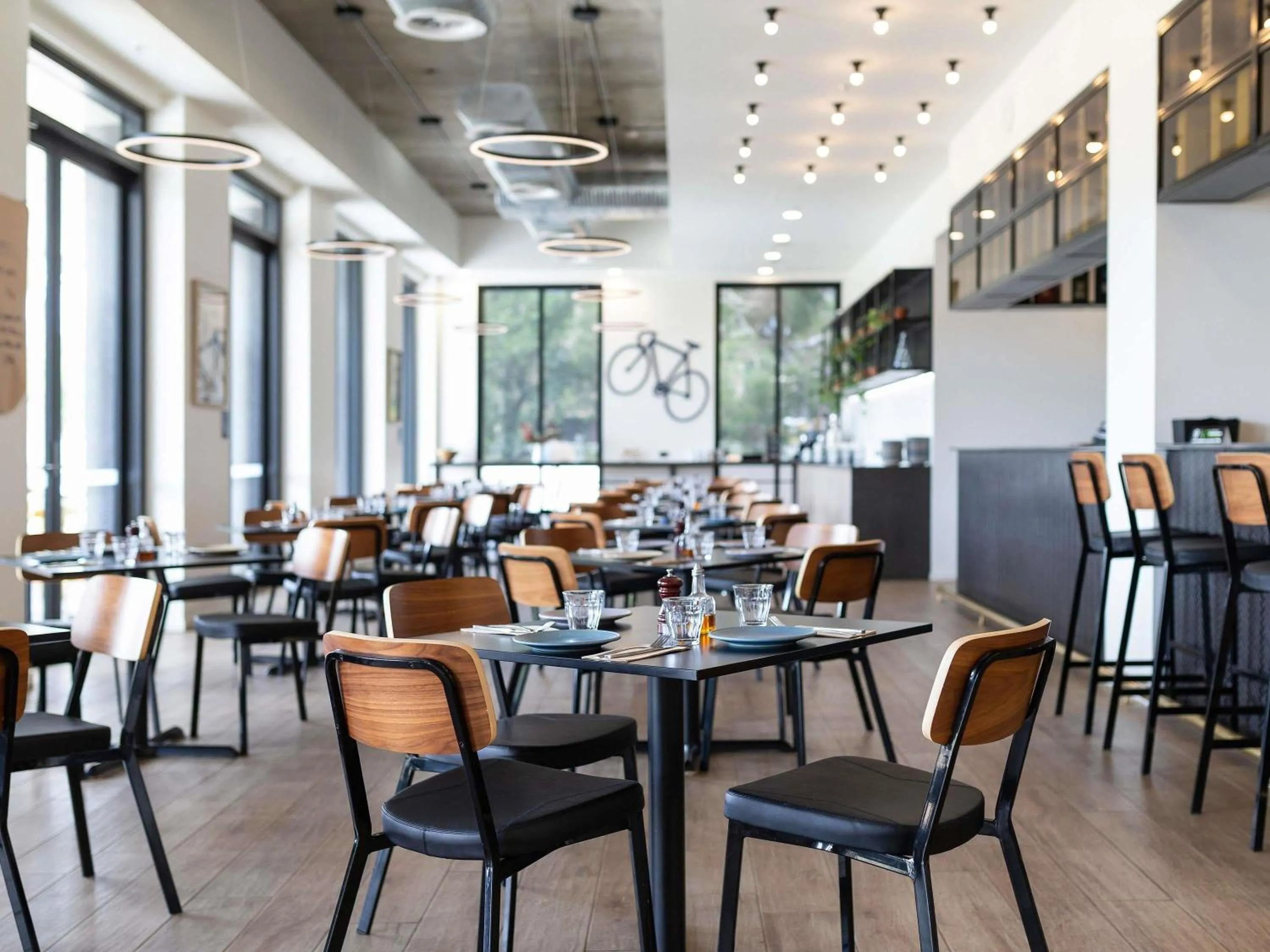 Lounge or bar in Mantra MacArthur Hotel