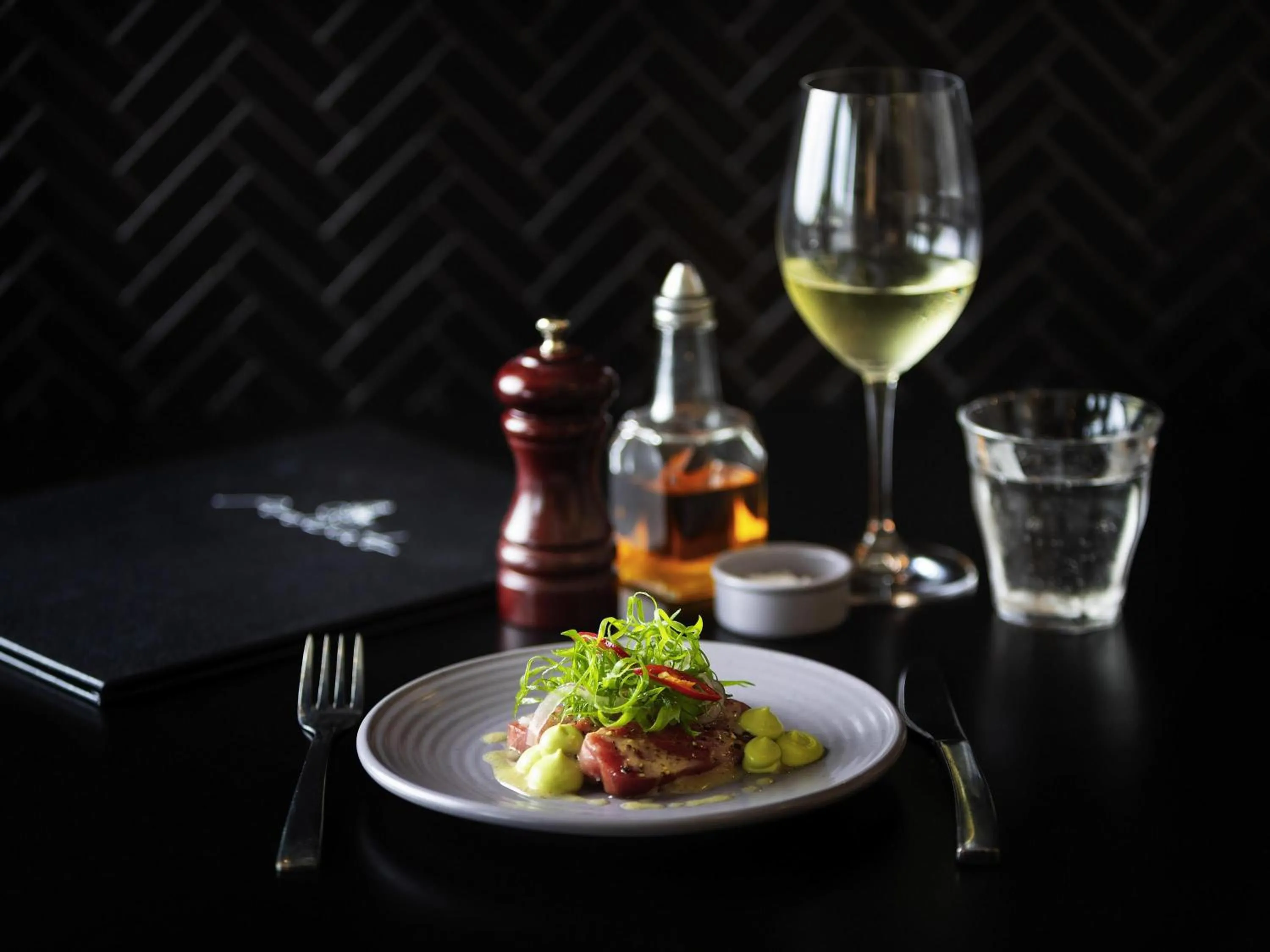 Restaurant/places to eat in Mantra MacArthur Hotel