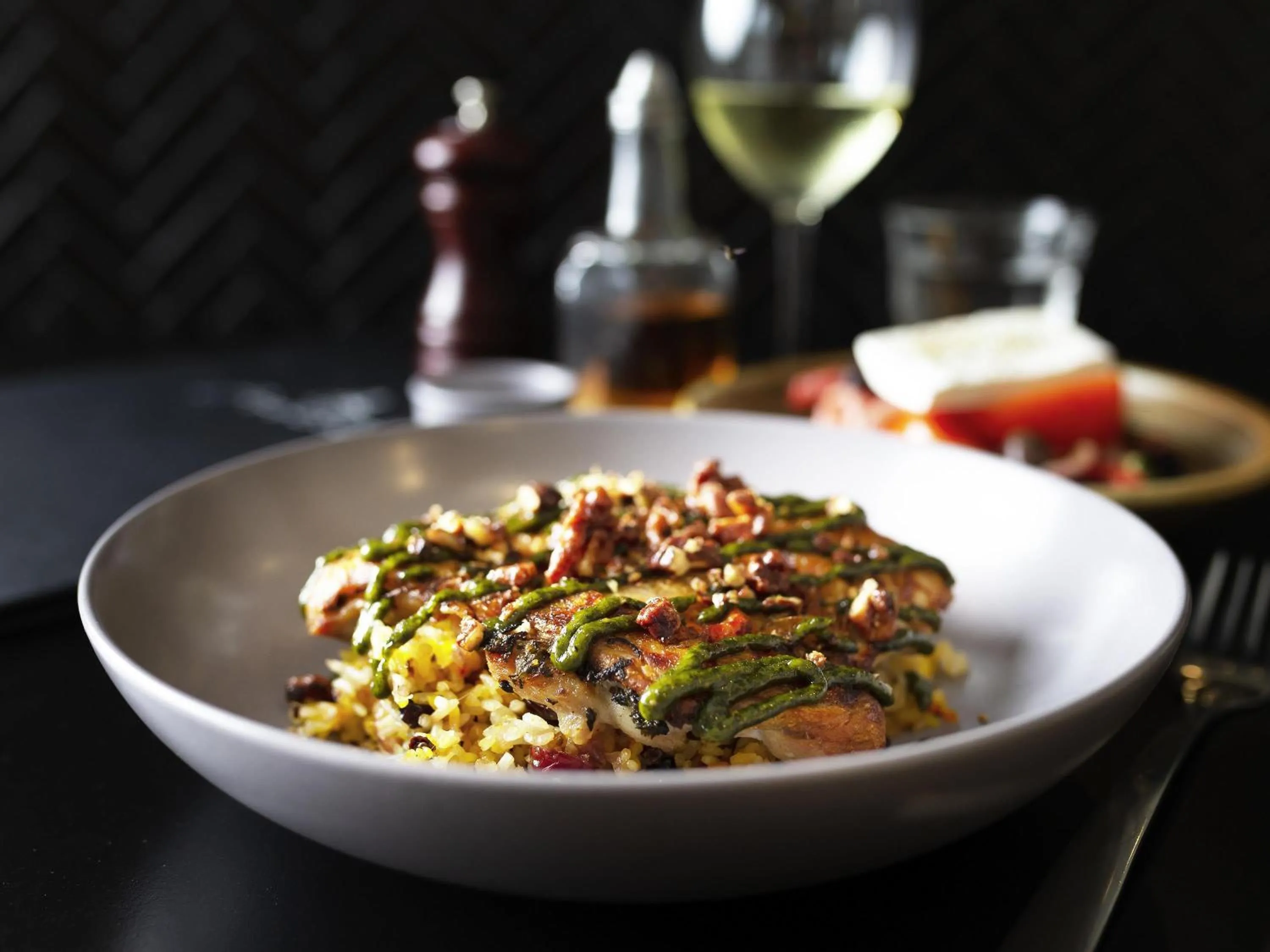 Restaurant/places to eat in Mantra MacArthur Hotel