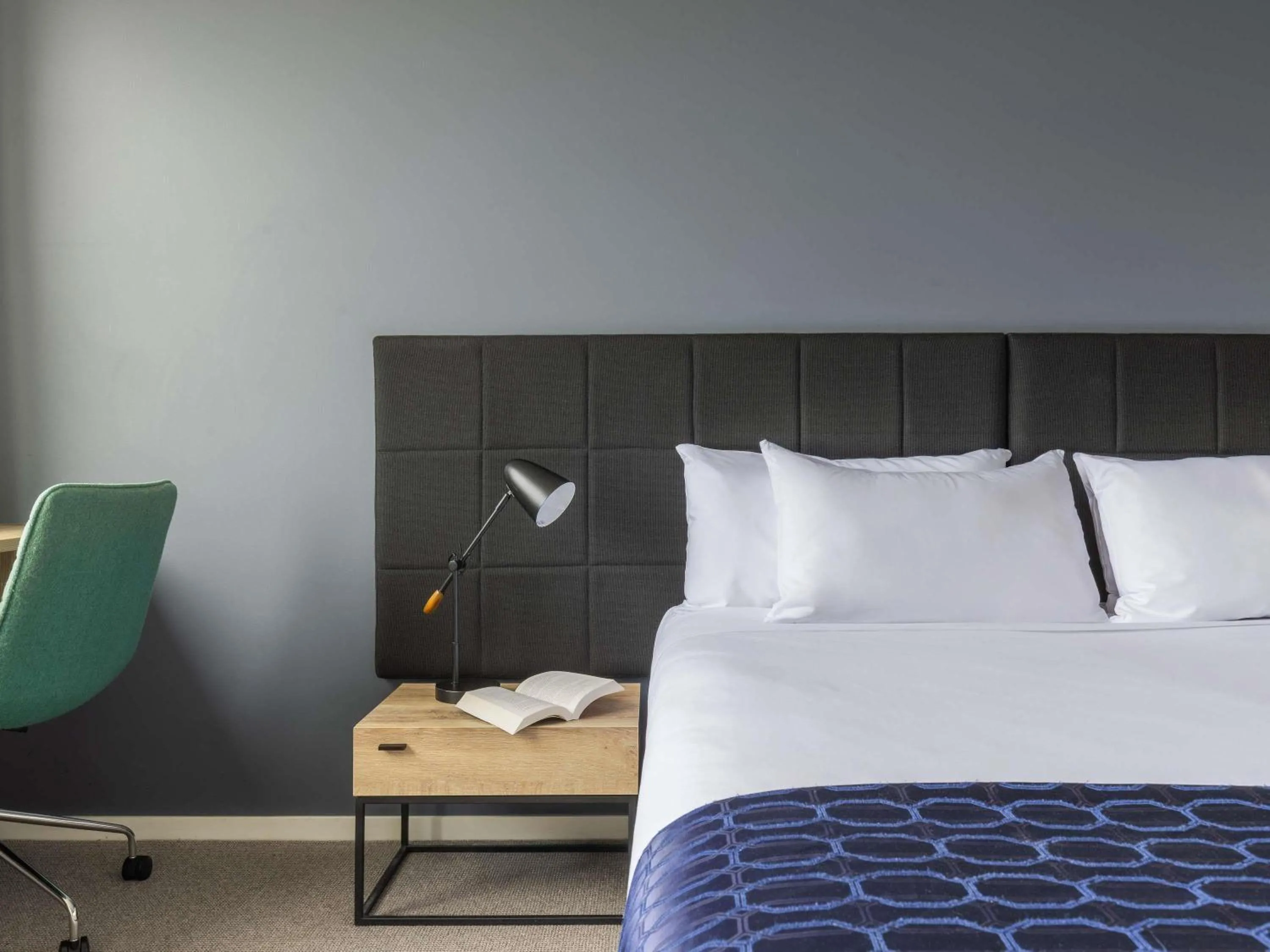 Bedroom, Bed in Mantra MacArthur Hotel