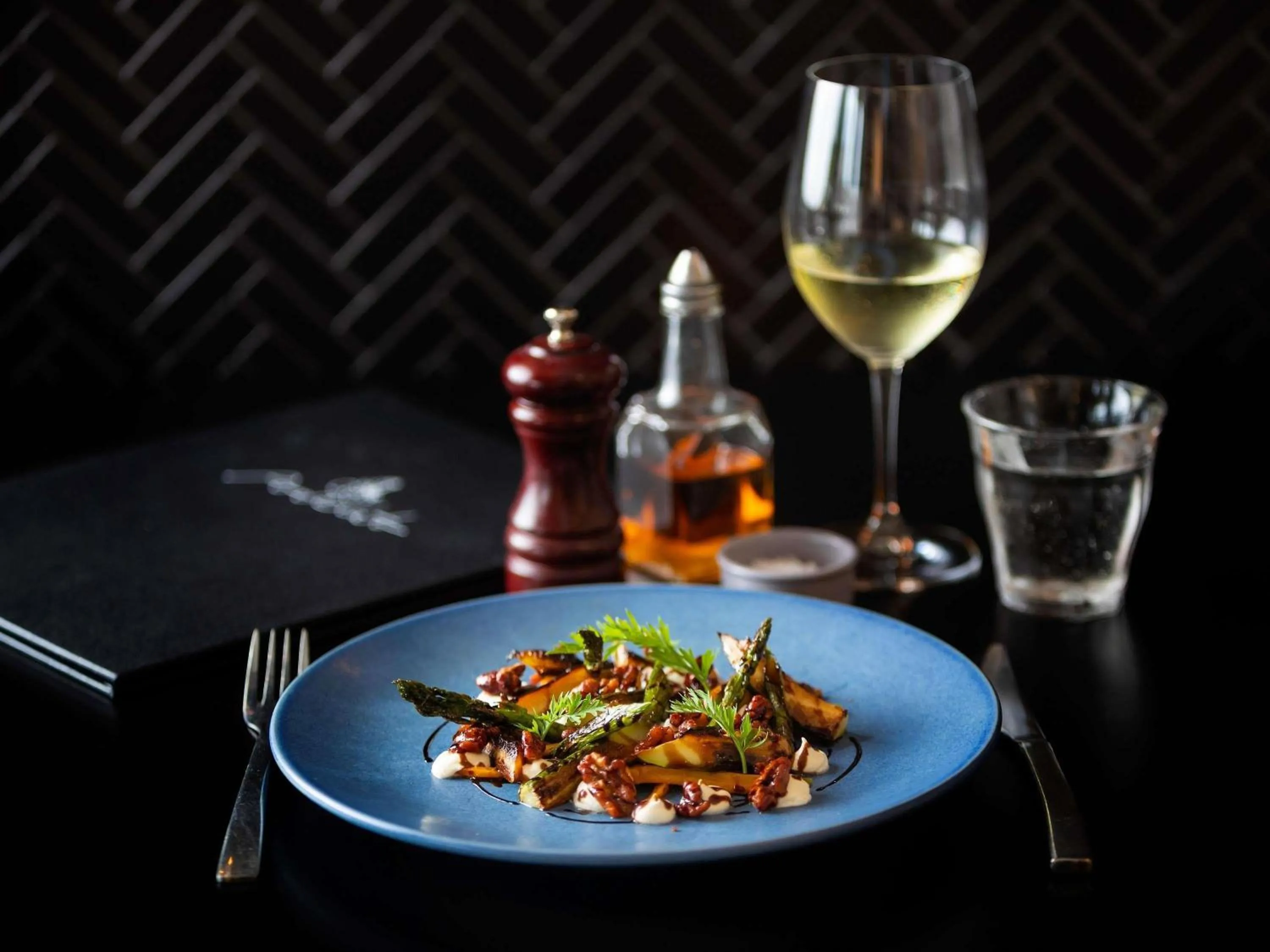 Lounge or bar in Mantra MacArthur Hotel