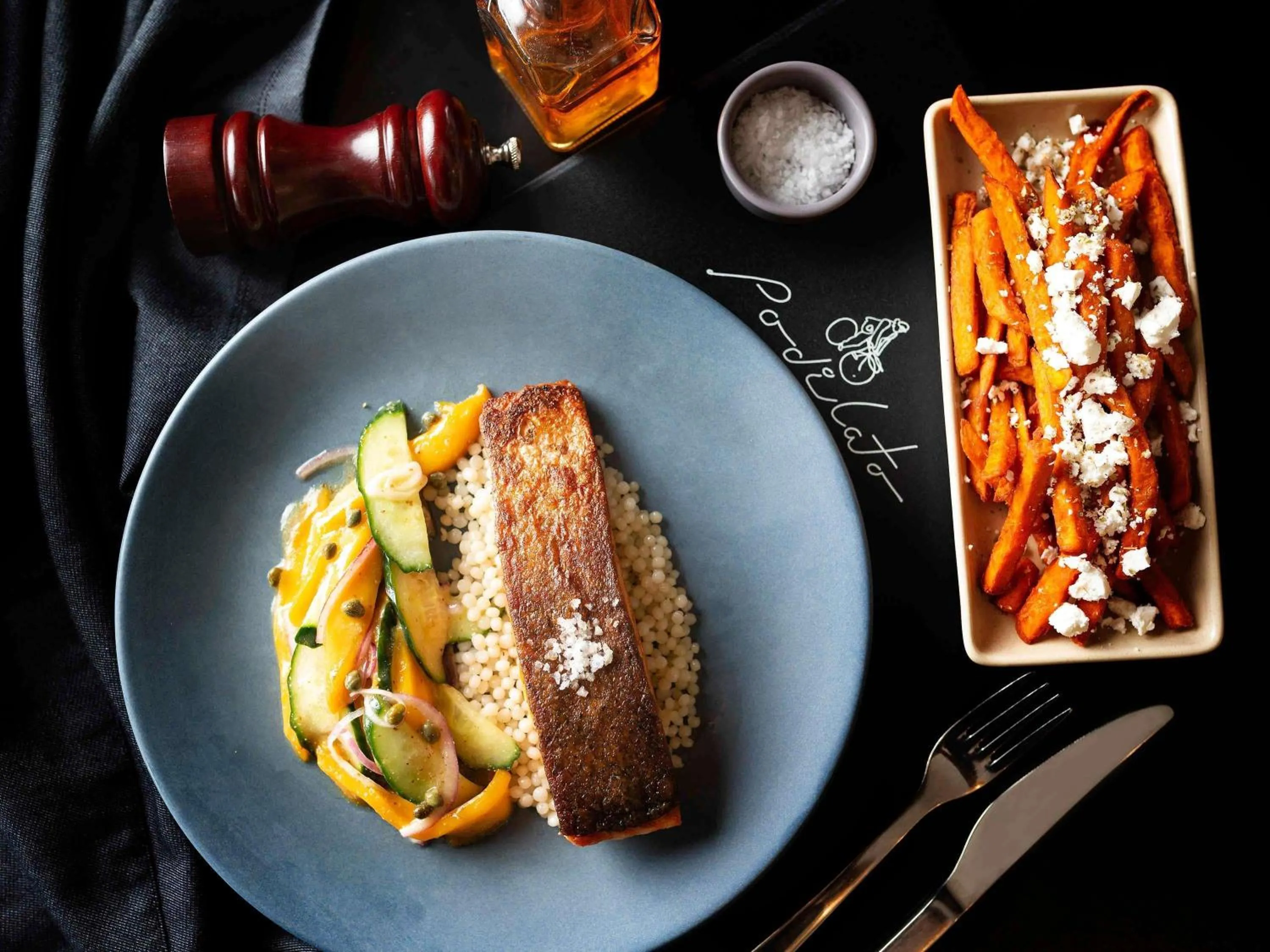 Restaurant/places to eat in Mantra MacArthur Hotel