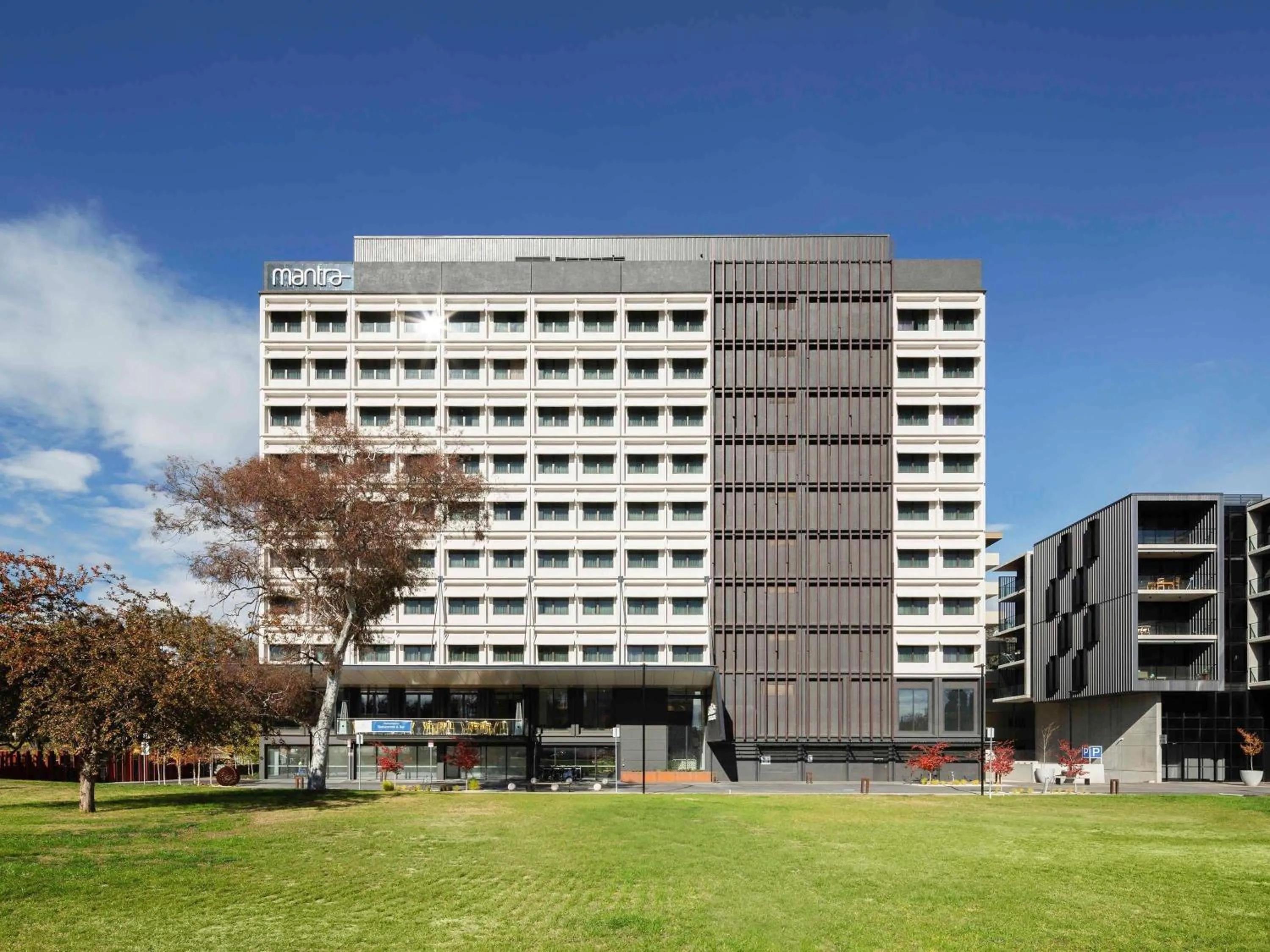 Property building in Mantra MacArthur Hotel