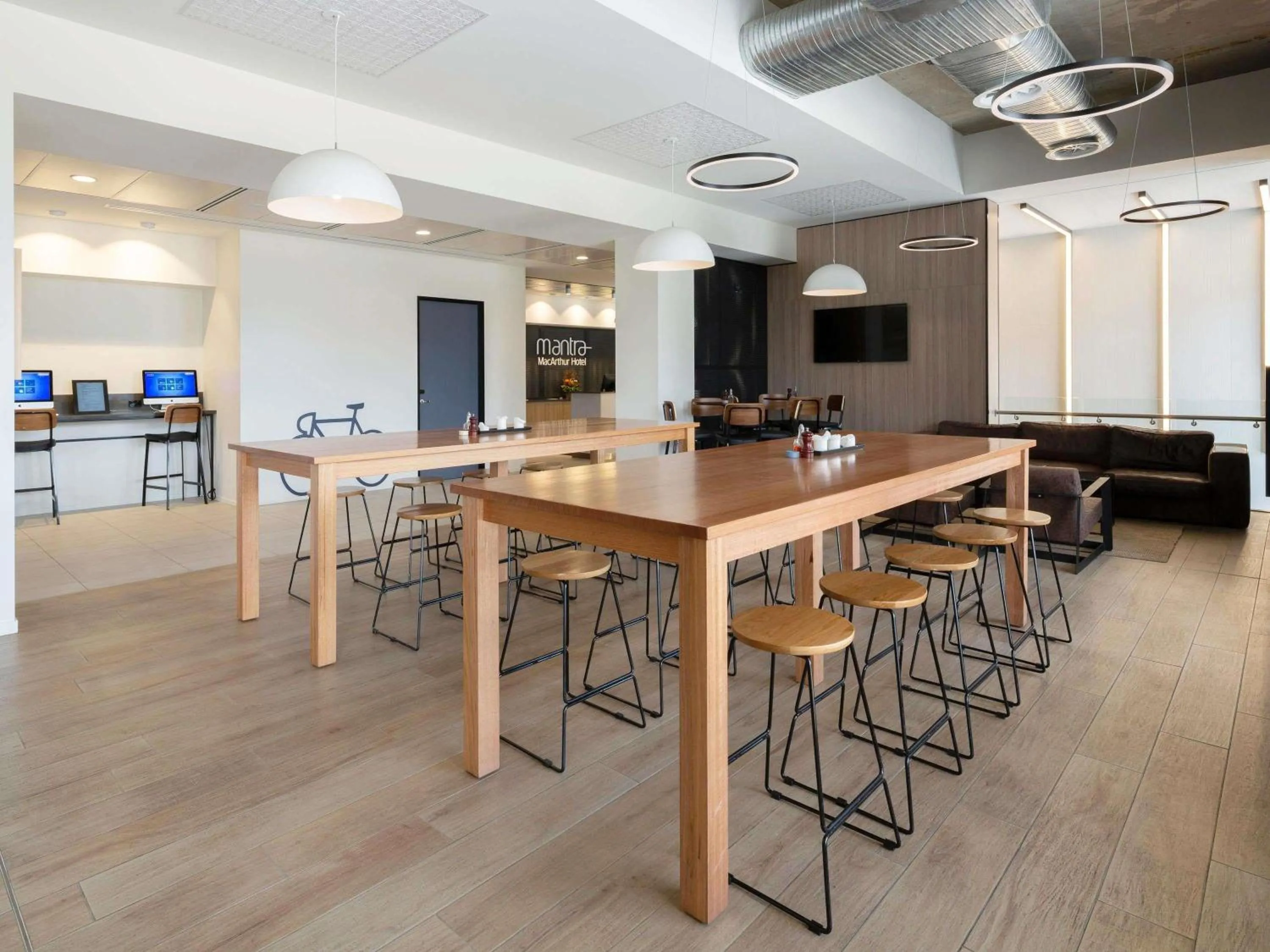 Meeting/conference room in Mantra MacArthur Hotel