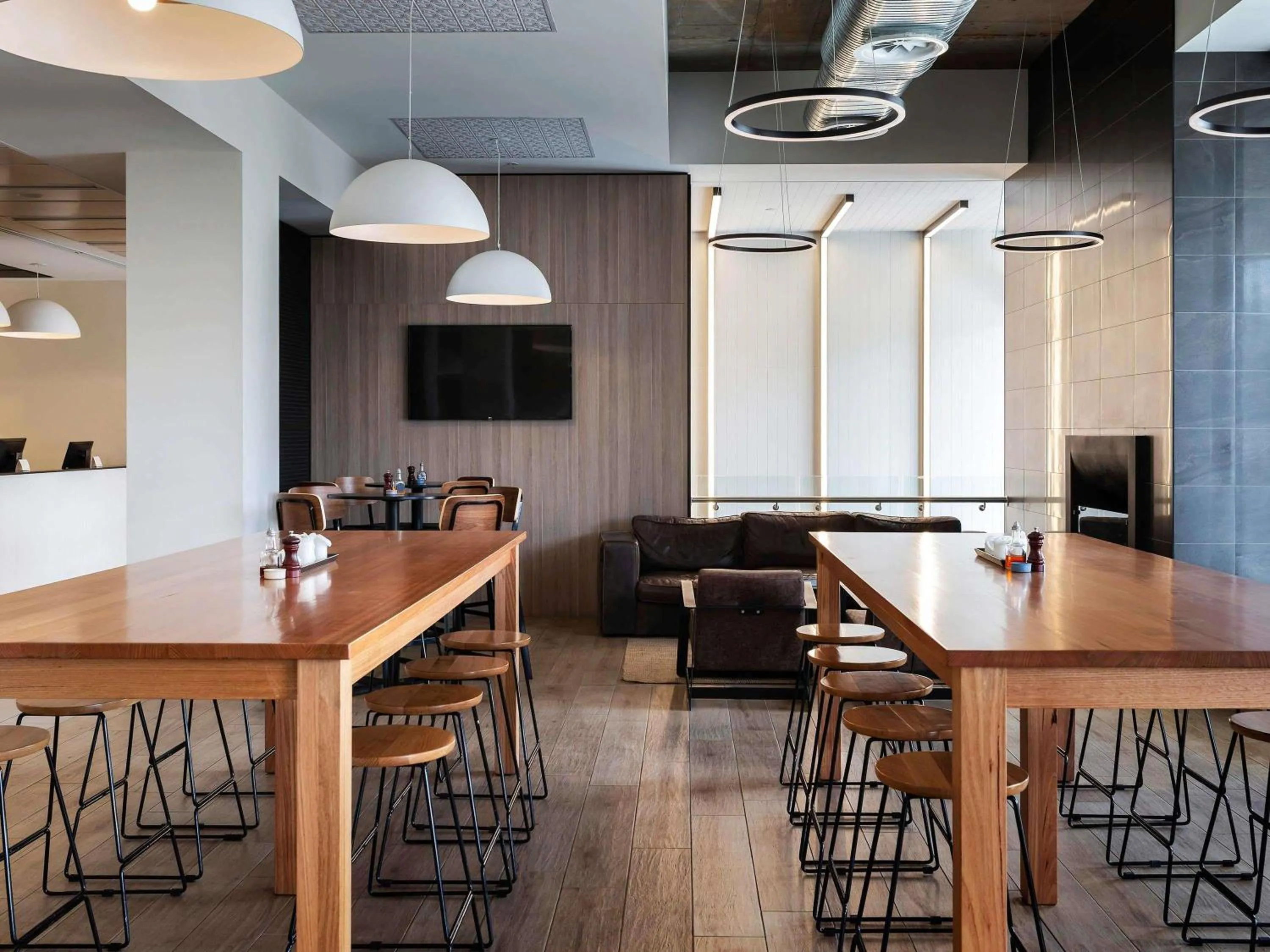 Meeting/conference room in Mantra MacArthur Hotel