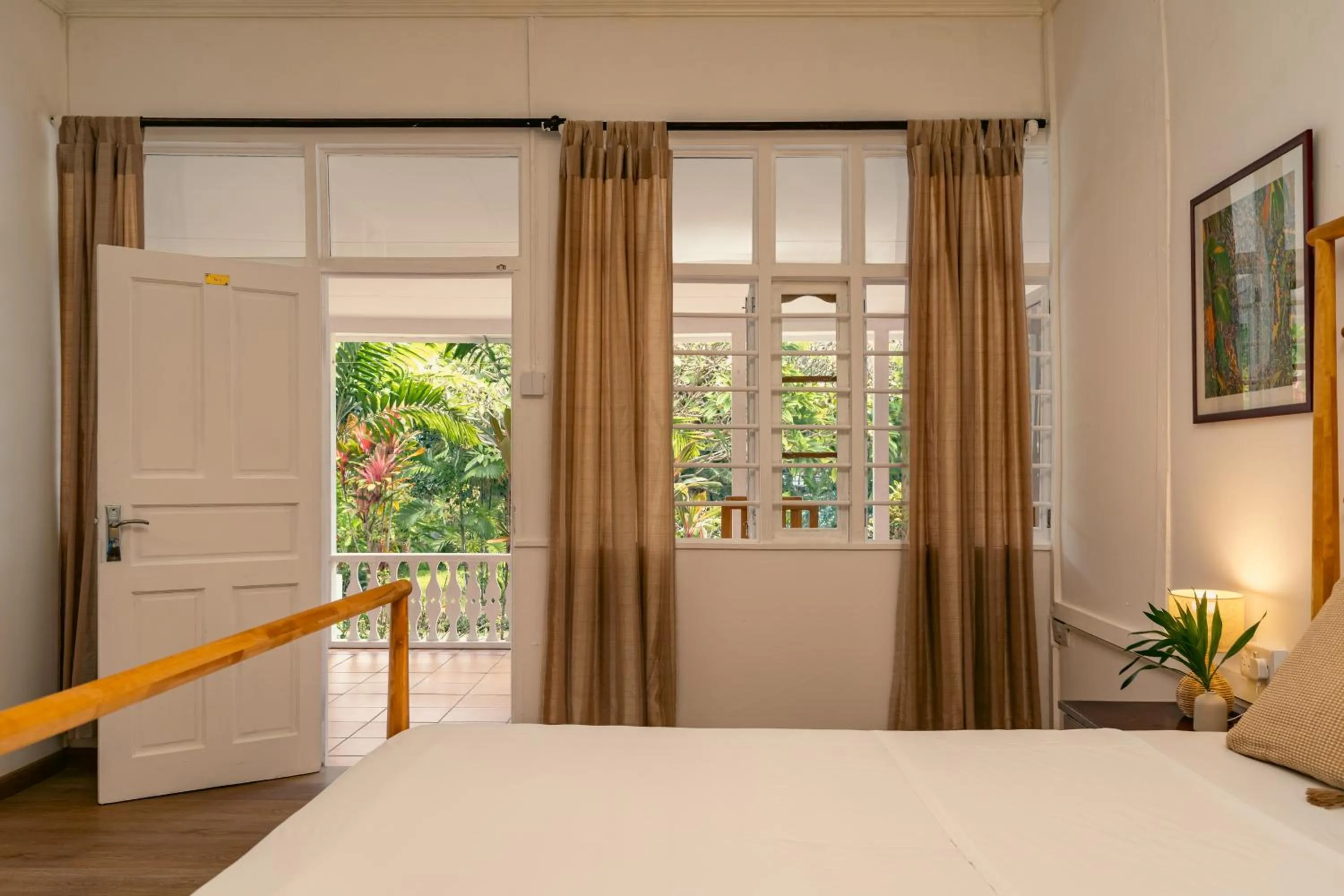 Bed in Beau Vallon Bungalows