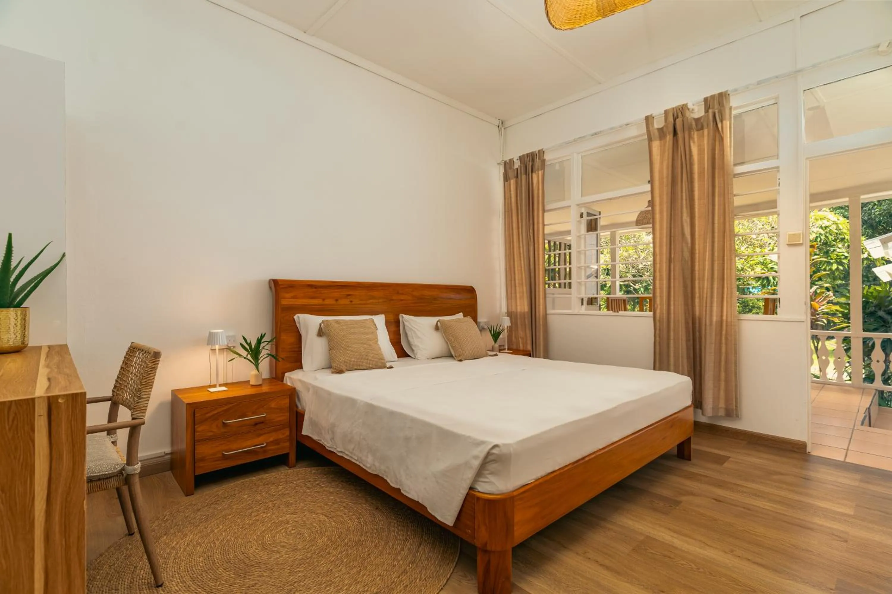 Bed in Beau Vallon Bungalows