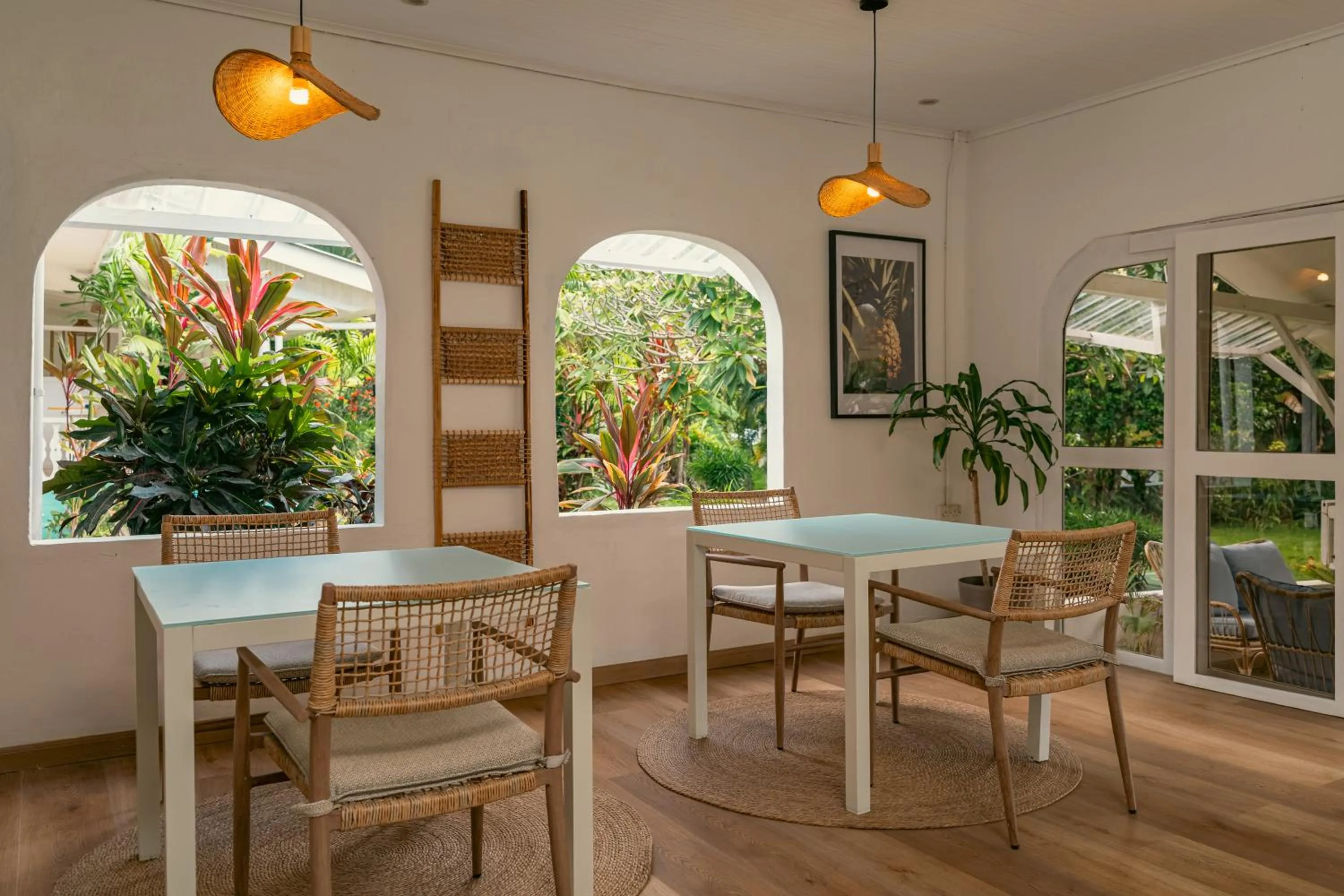 Beau Vallon Bungalows