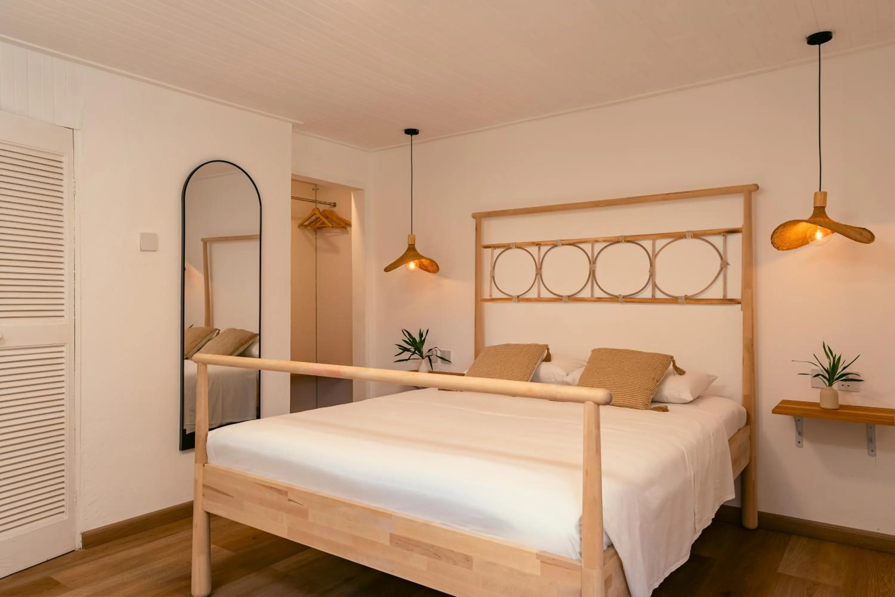 Bed in Beau Vallon Bungalows