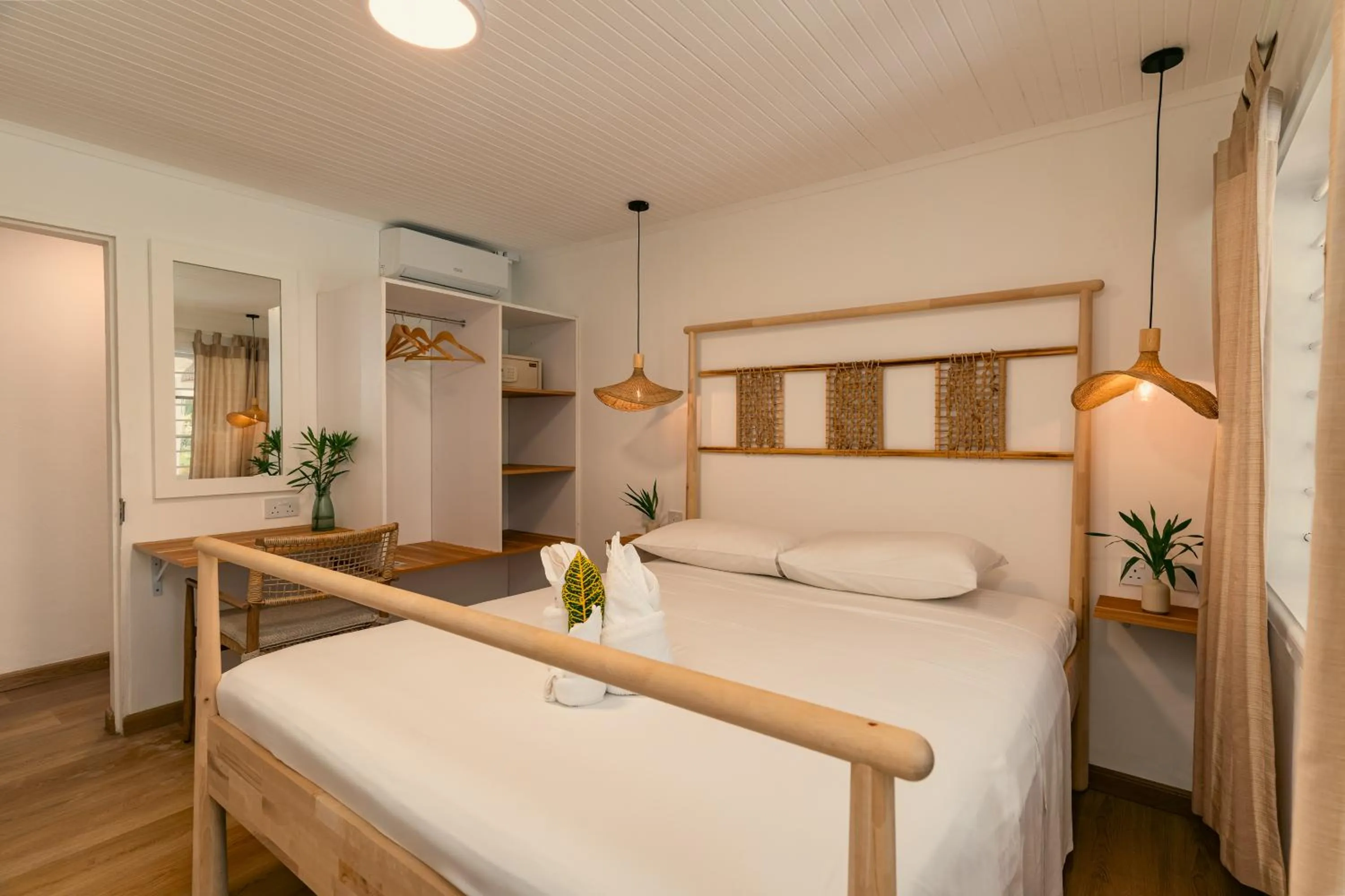 Bed in Beau Vallon Bungalows