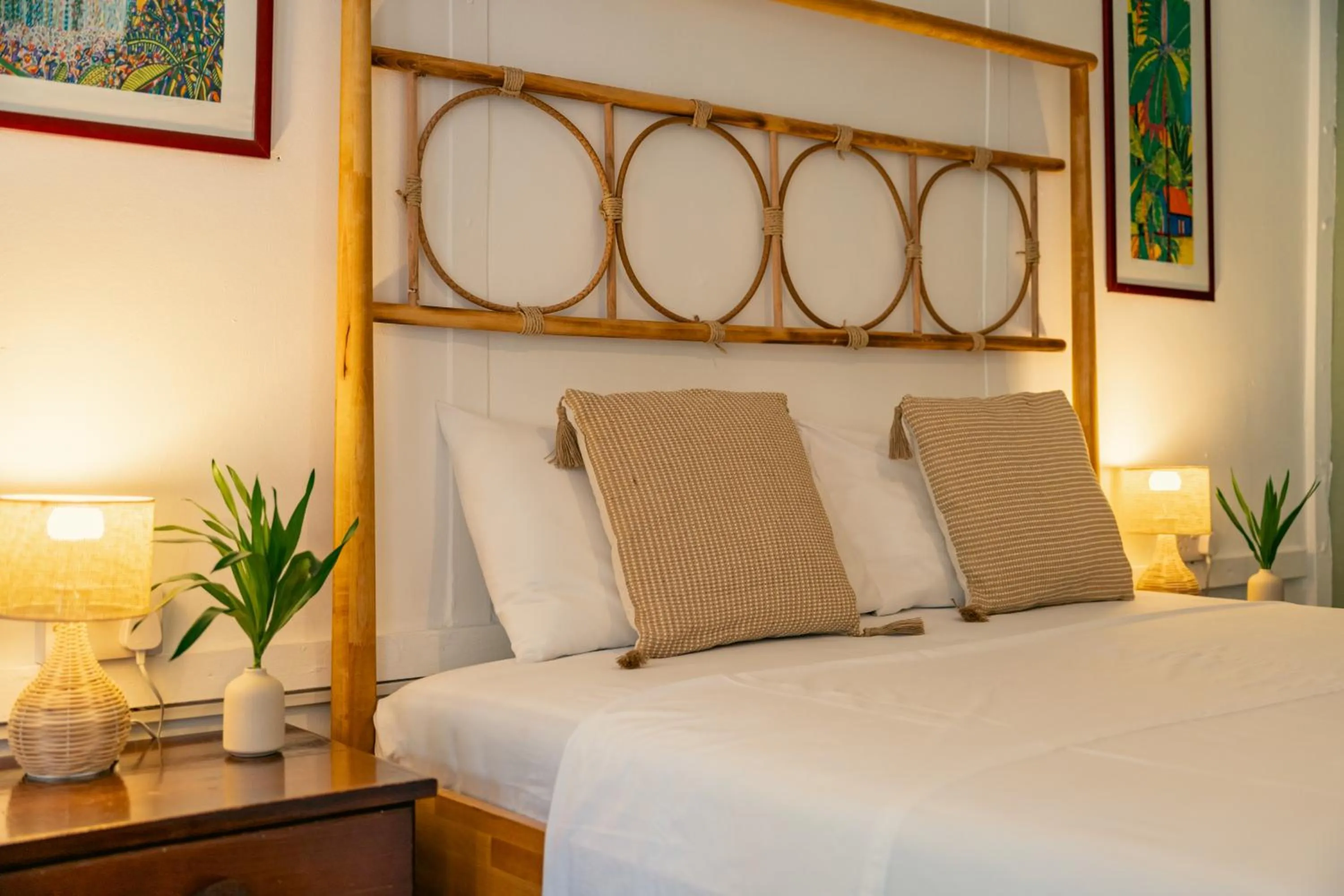 Bed in Beau Vallon Bungalows