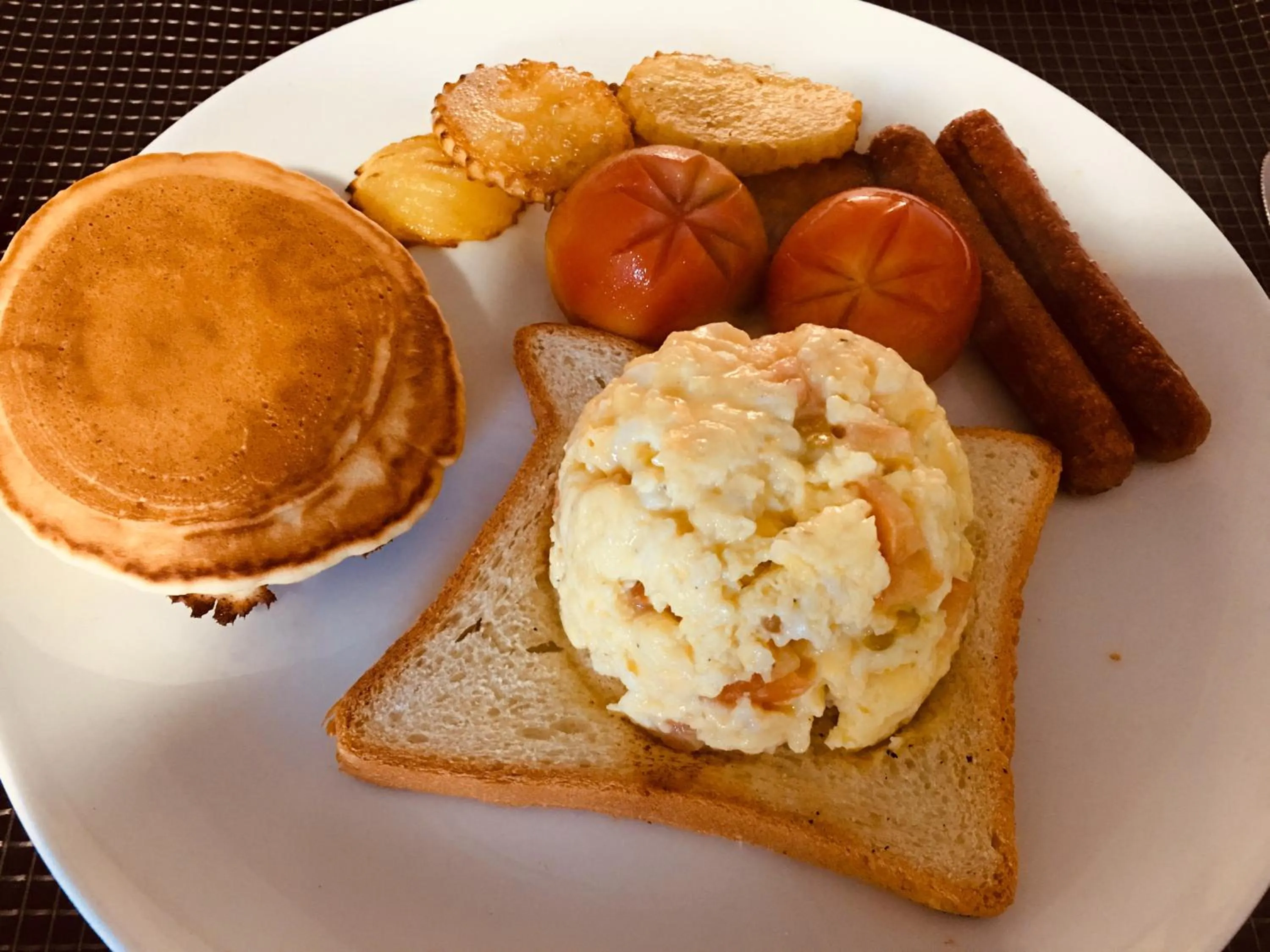 Food and drinks in Sarvodaya Samma Vaasa Residence