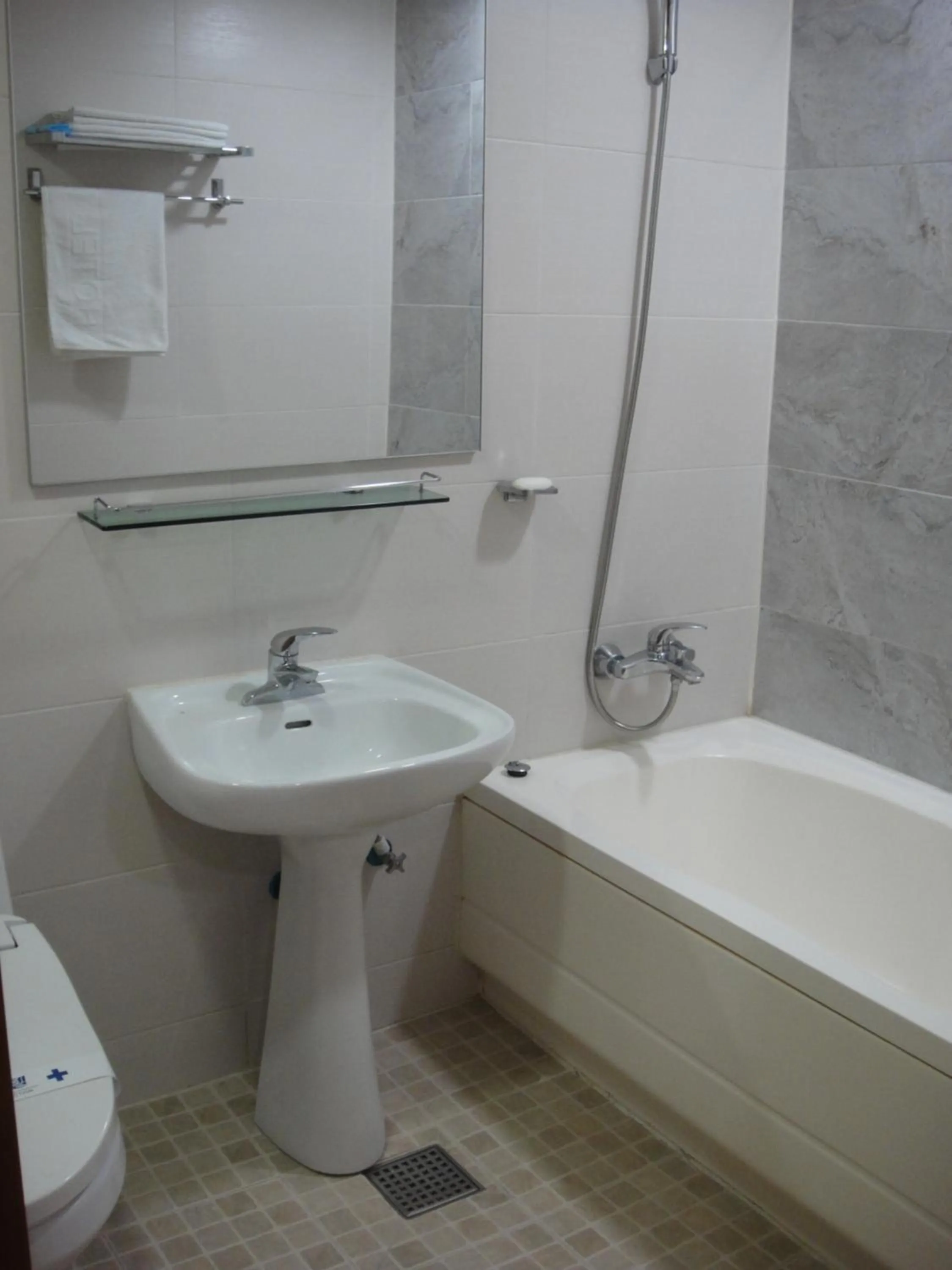 Bathroom in Sky Motel