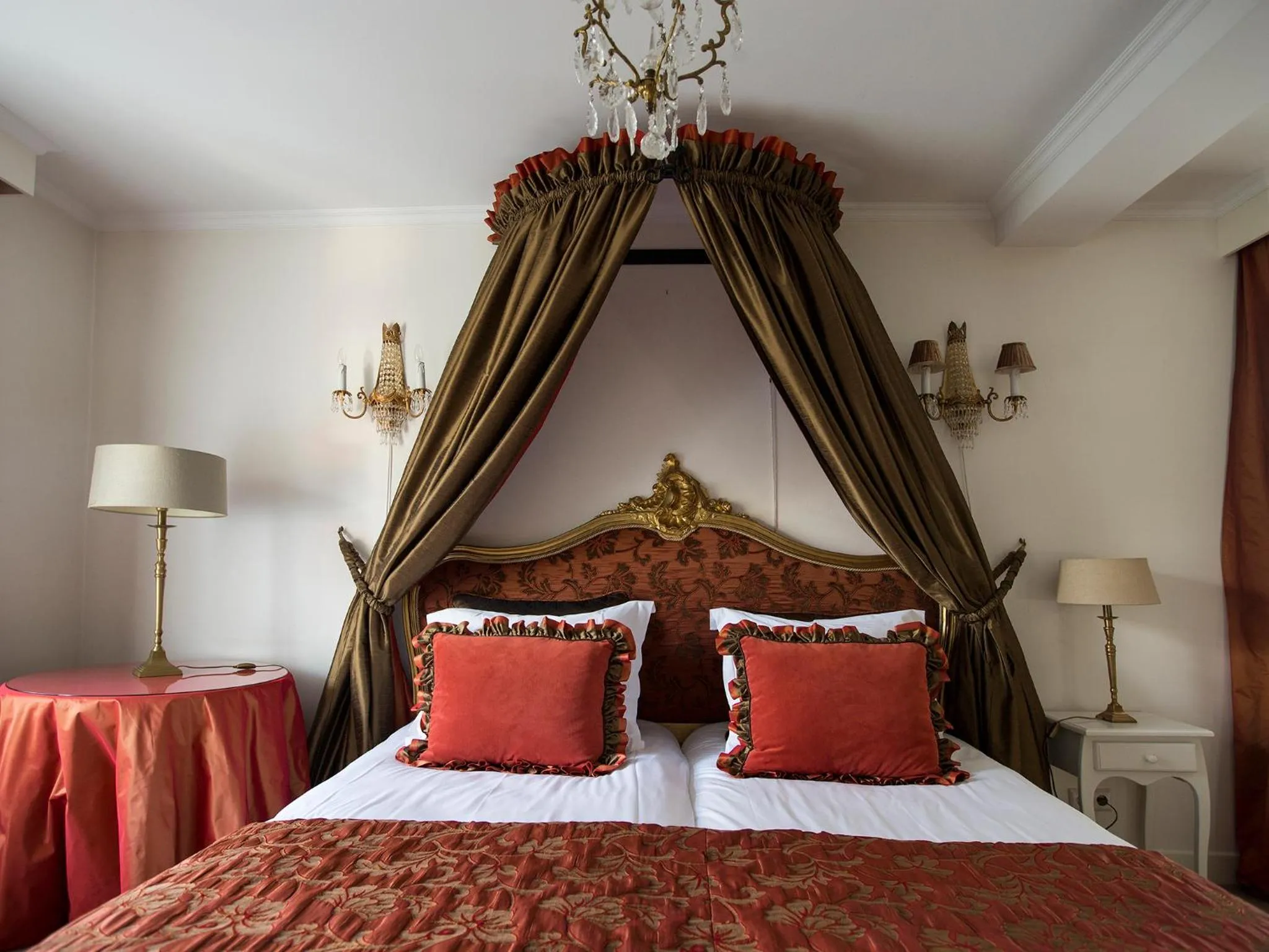 Photo of the whole room, Bed in B & B Hotel The Baron Crown