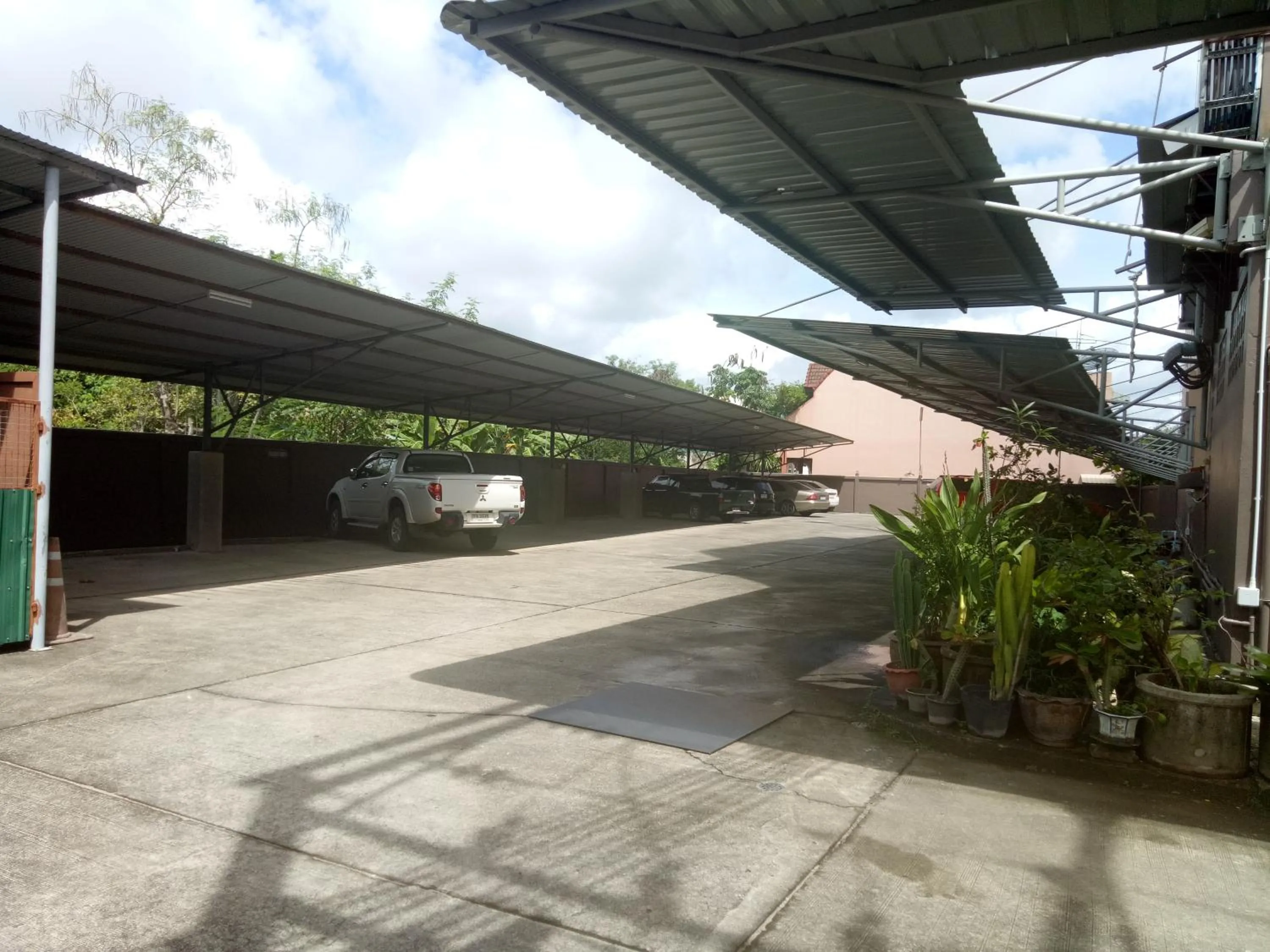 Area and facilities in Centerpoint Hotel