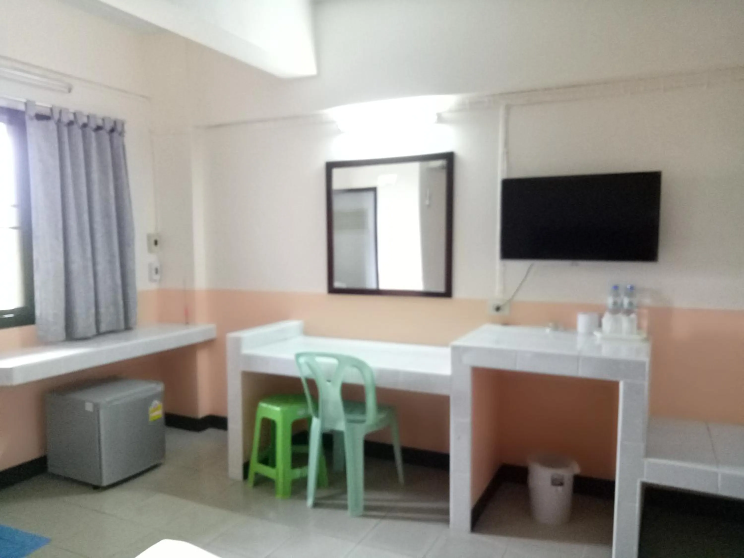 Photo of the whole room in Centerpoint Hotel