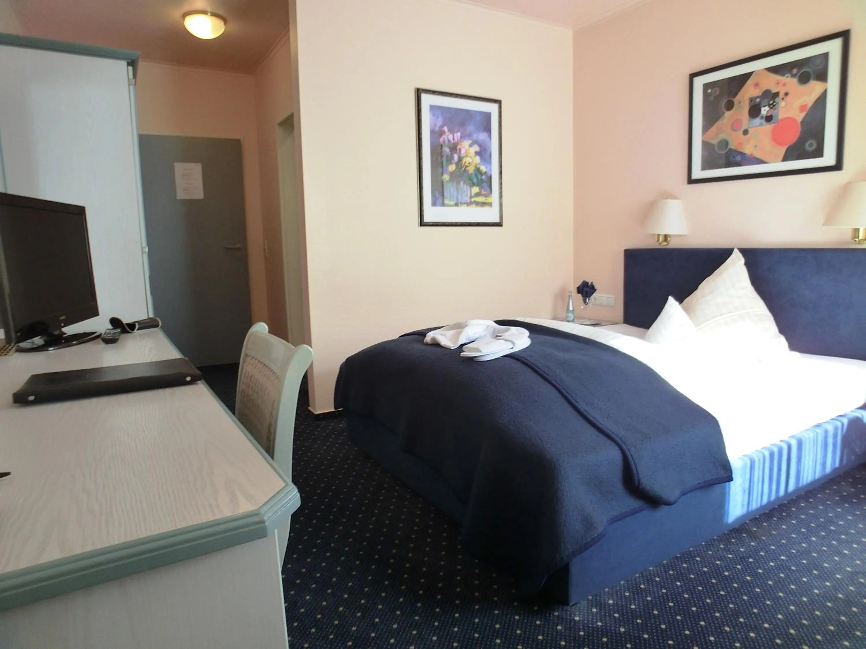 Photo of the whole room, Bed in Hotel Nordic