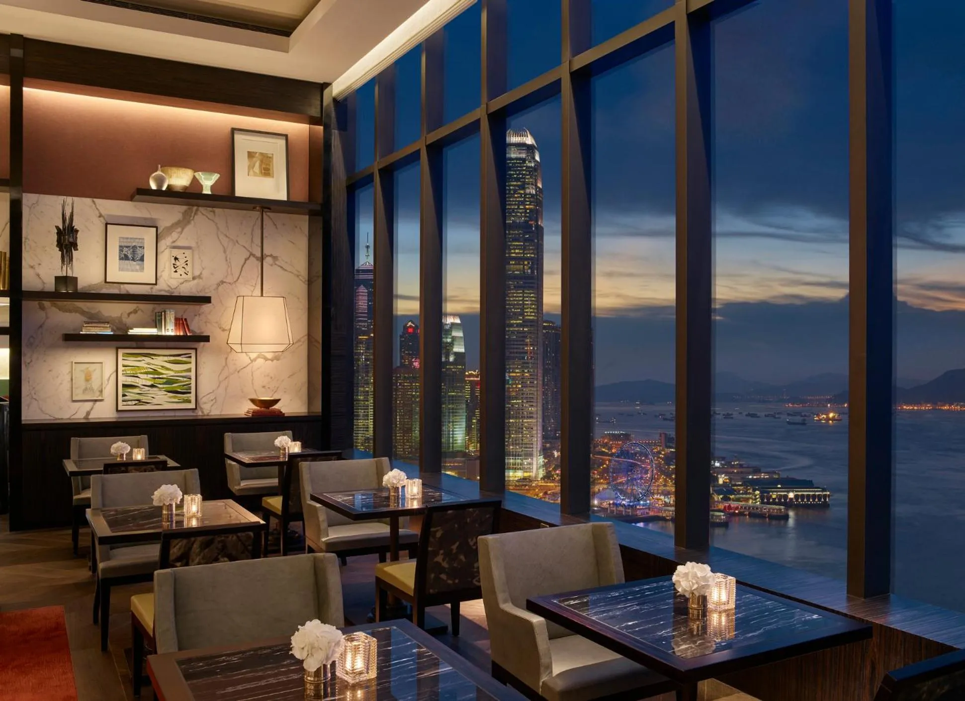 Lounge or bar in Grand Hyatt Hong Kong