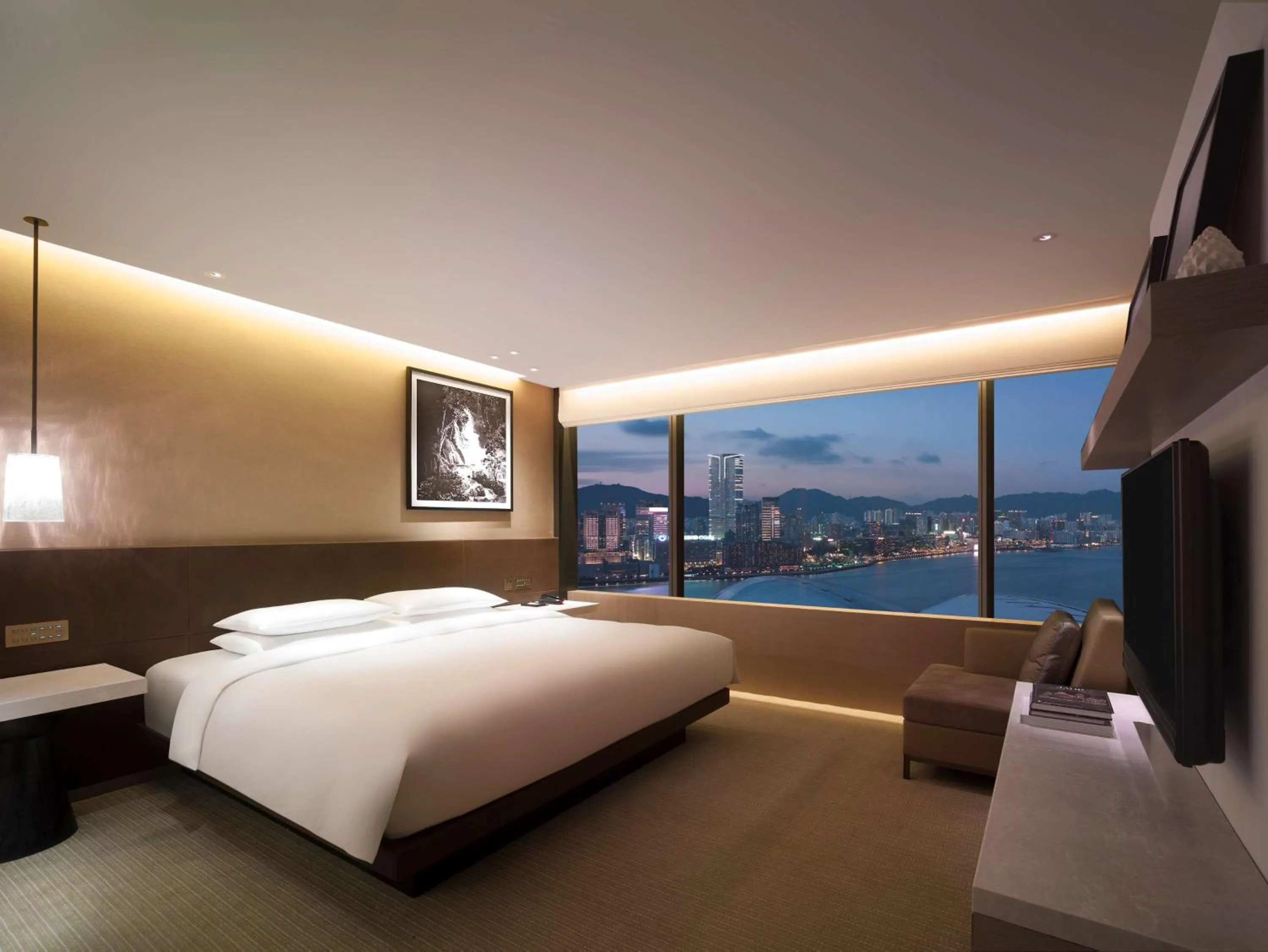 Photo of the whole room, Bed in Grand Hyatt Hong Kong